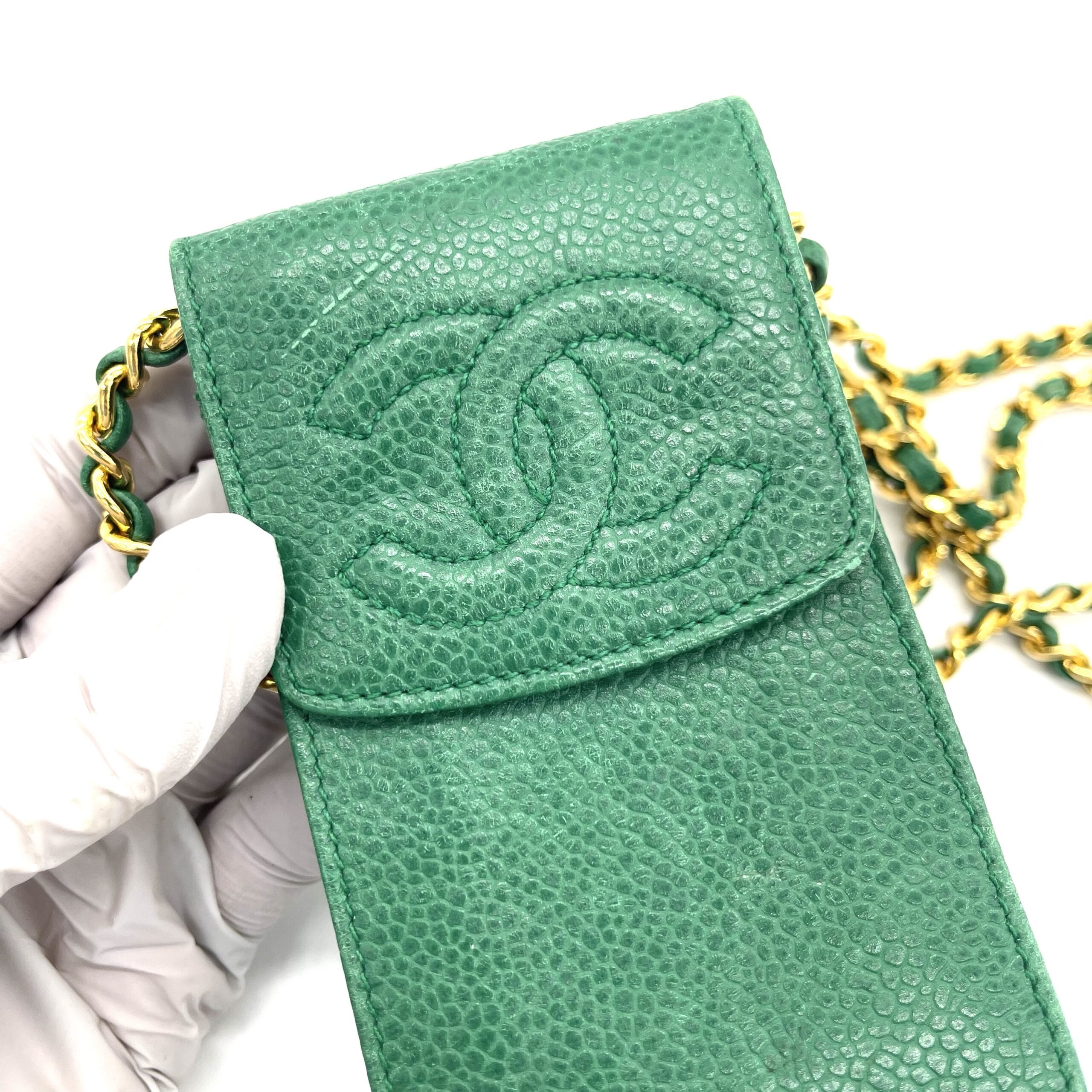 CHANEL 1996–1997 Vintage Green Caviar Leather Chain Shoulder Pochette Phone Case - Image 3