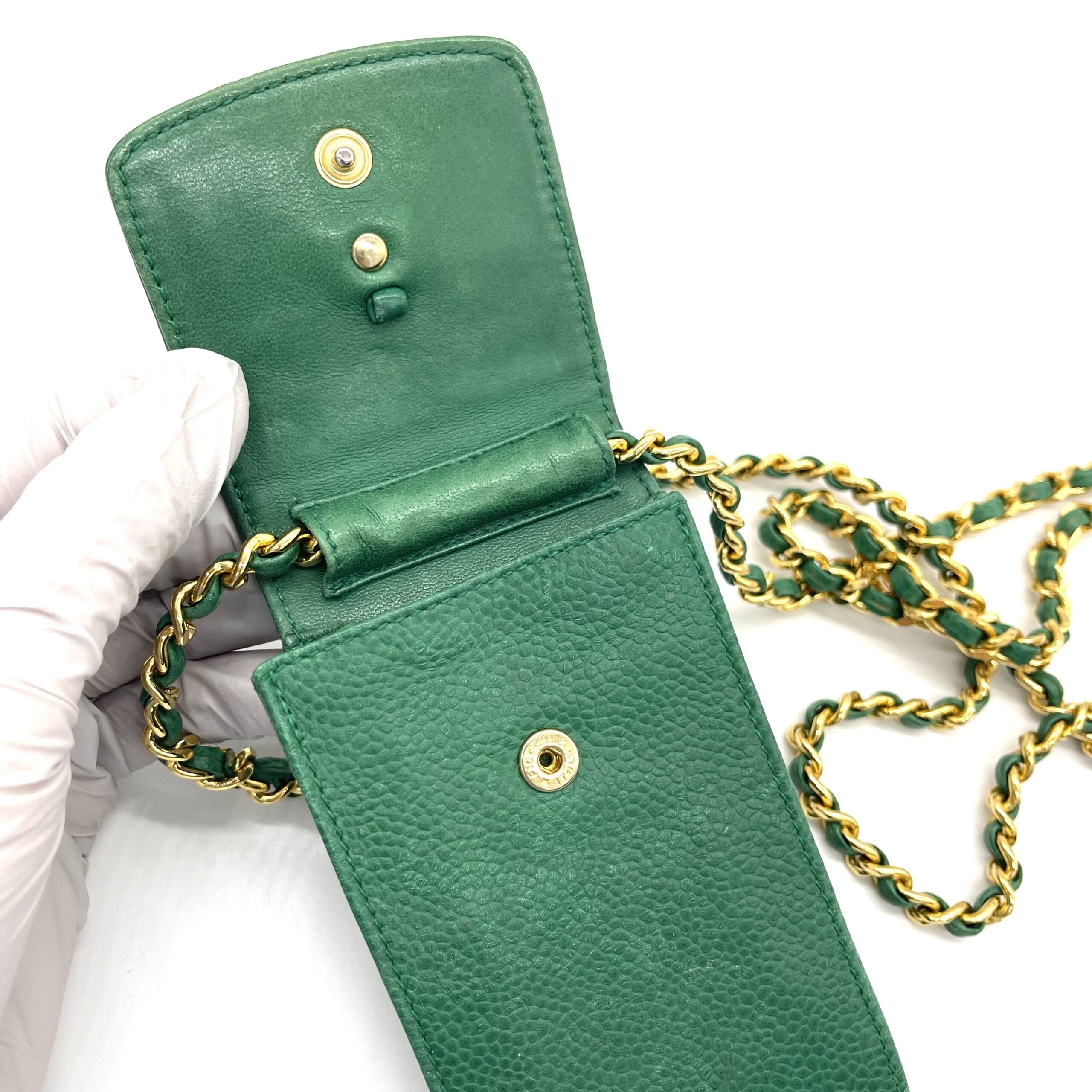 CHANEL 1996–1997 Vintage Green Caviar Leather Chain Shoulder Pochette Phone Case - Image 4
