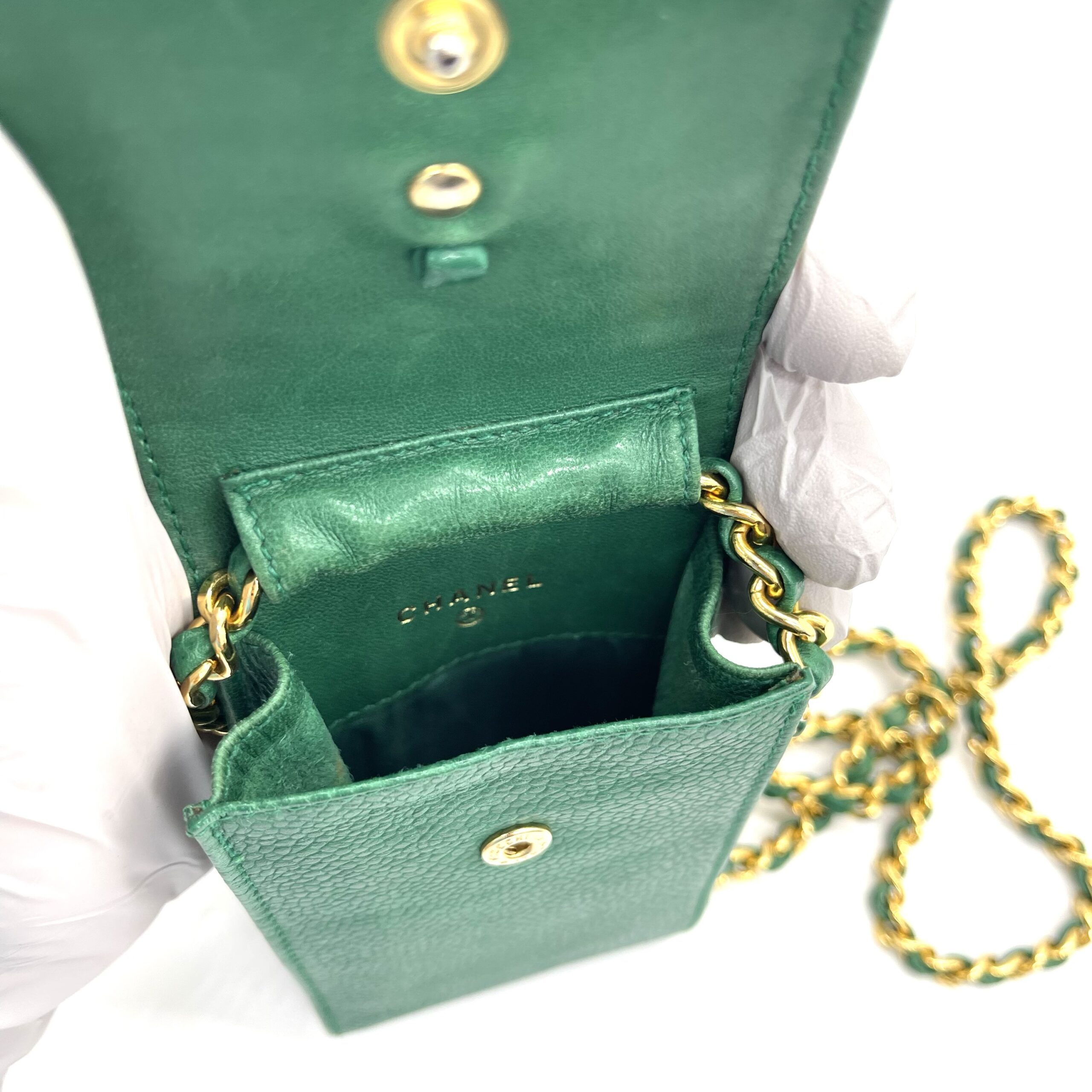 CHANEL 1996–1997 Vintage Green Caviar Leather Chain Shoulder Pochette Phone Case - Image 5