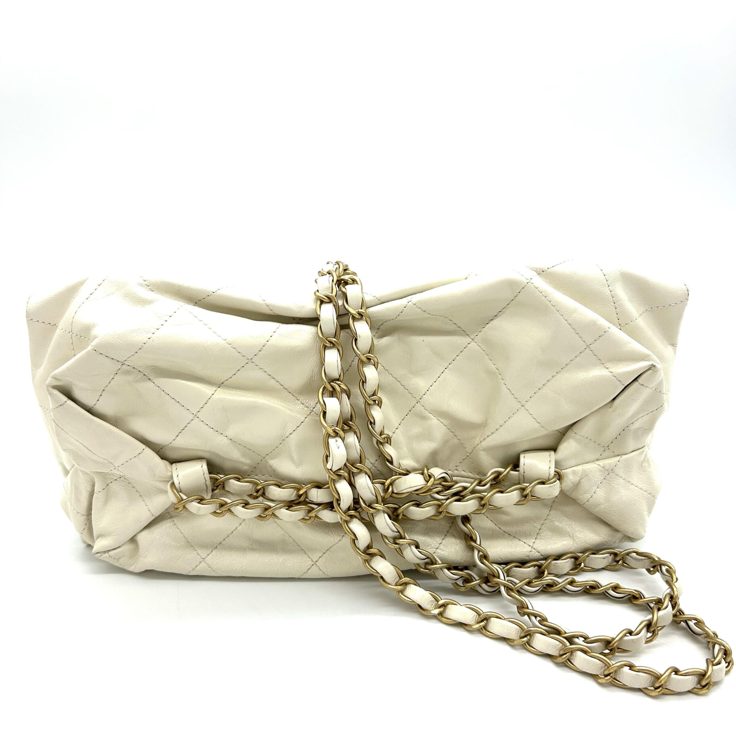 Chanel White Quilted Leather Shoulder Bag with Oversized Gold CC Charm - Image 3