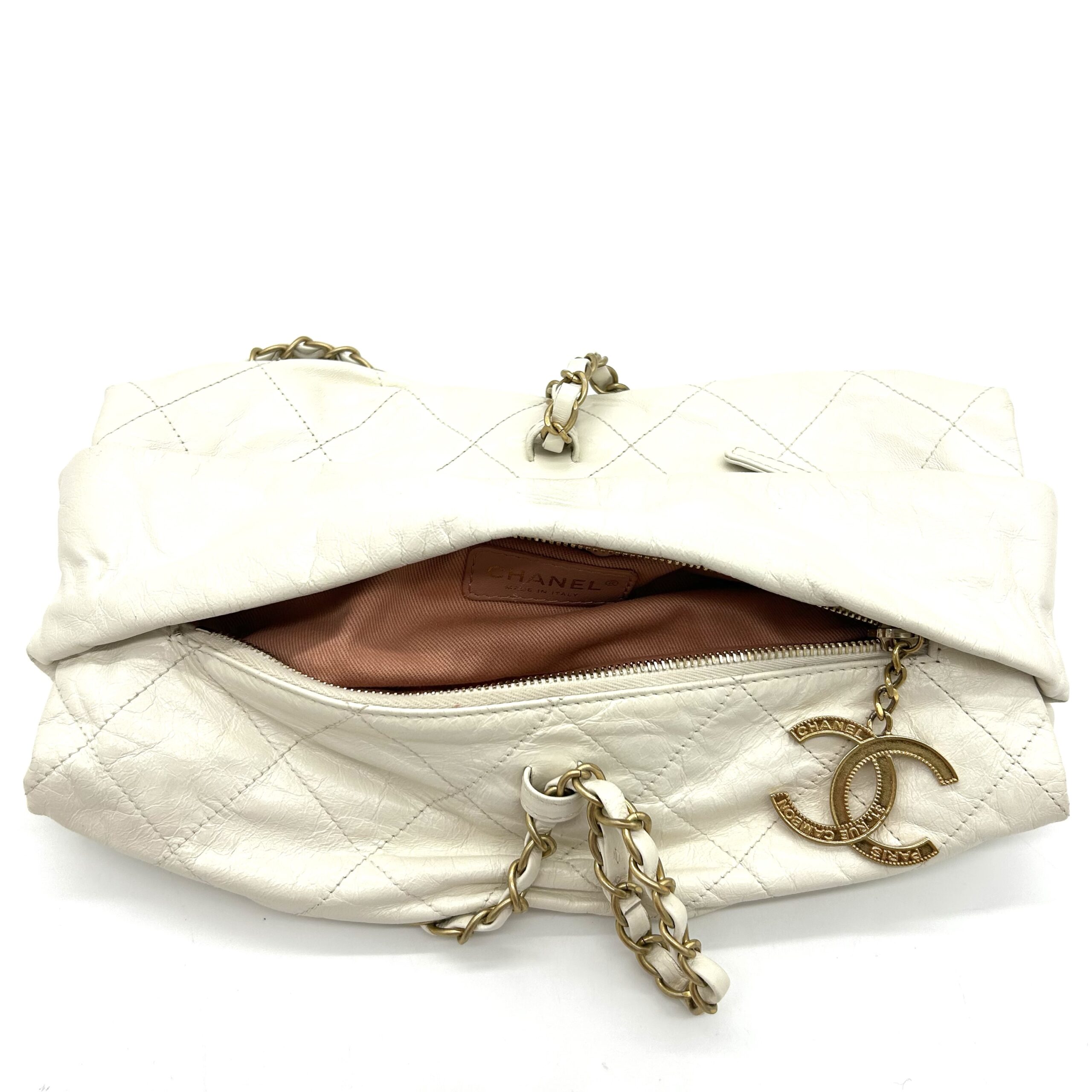 Chanel White Quilted Leather Shoulder Bag with Oversized Gold CC Charm - Image 8