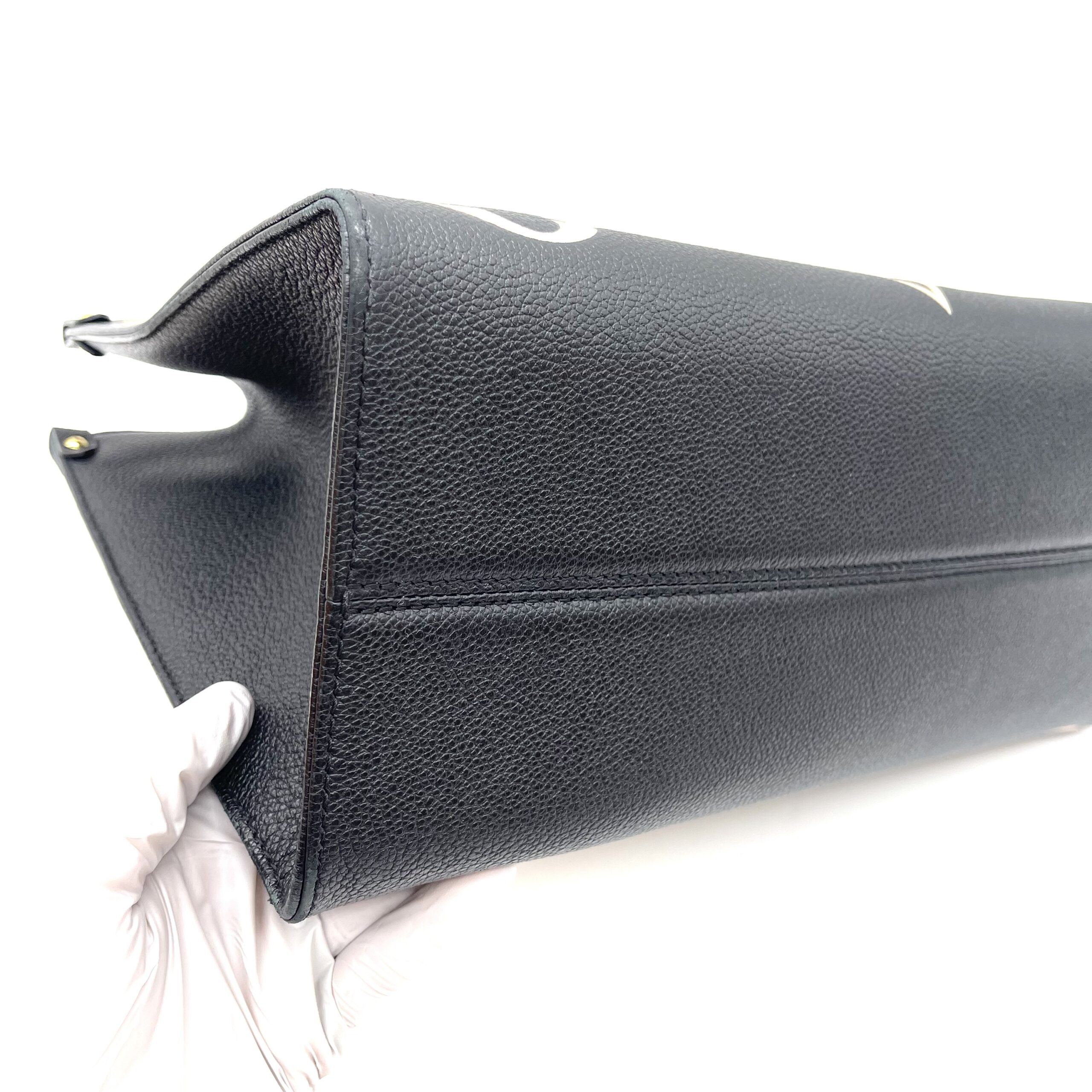 Louis Vuitton OnTheGo MM Tote Bag - Image 3