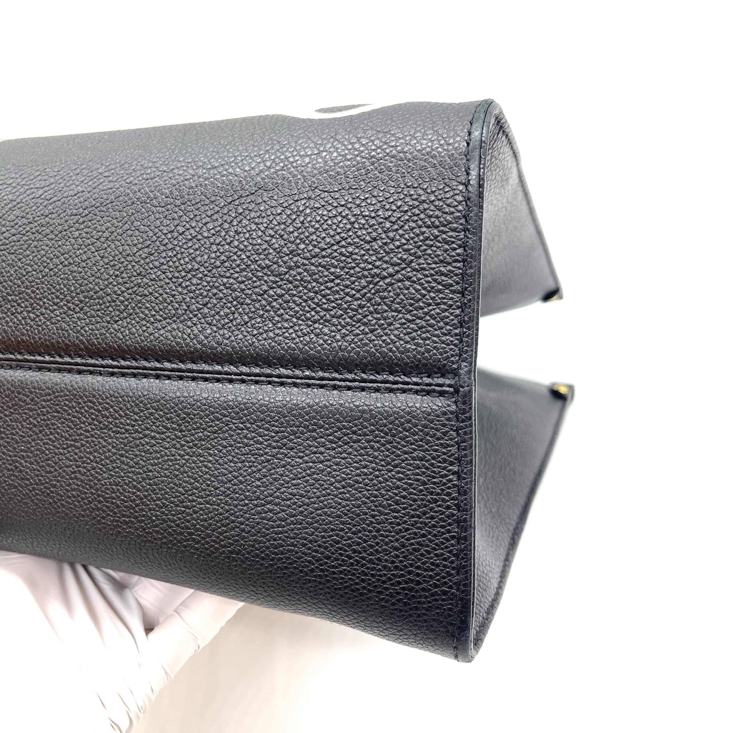 Louis Vuitton OnTheGo MM Tote Bag - Image 4