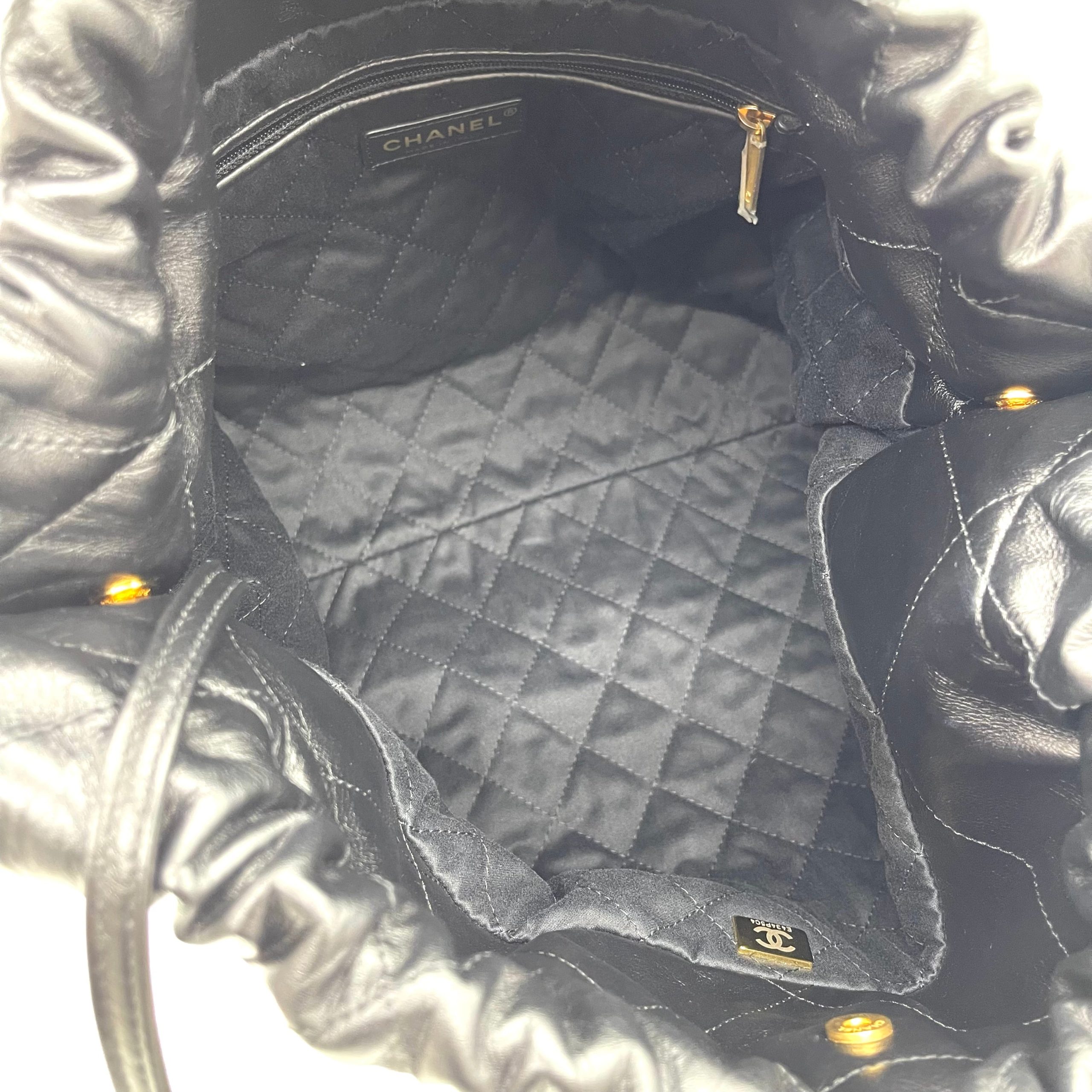 CHANEL Shiny Calfskin Quilted Chanel 22 Bag Medium Black