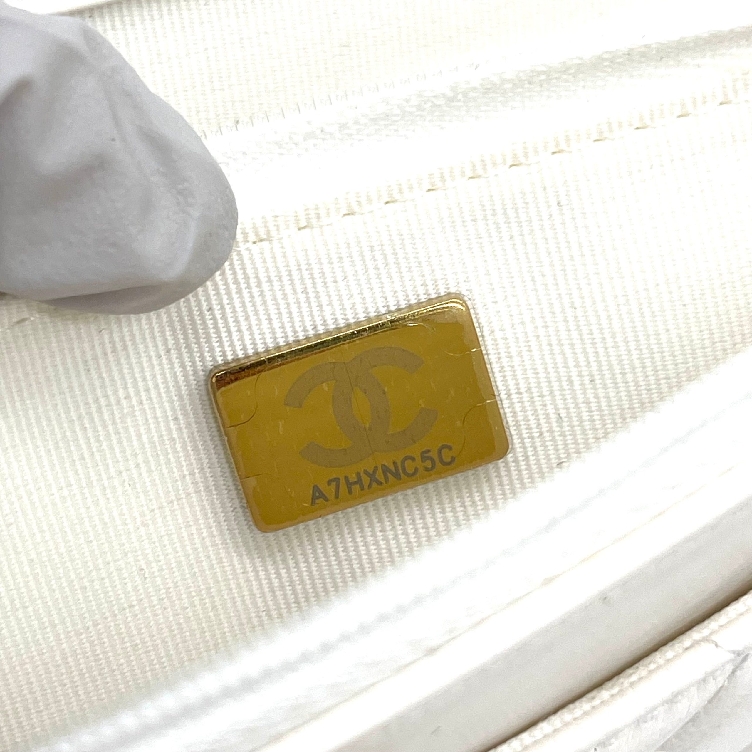 [NEW]CHANEL WALLET ON CHAIN
Shiny Crumpled Calfskin Resin&Gold Metal White