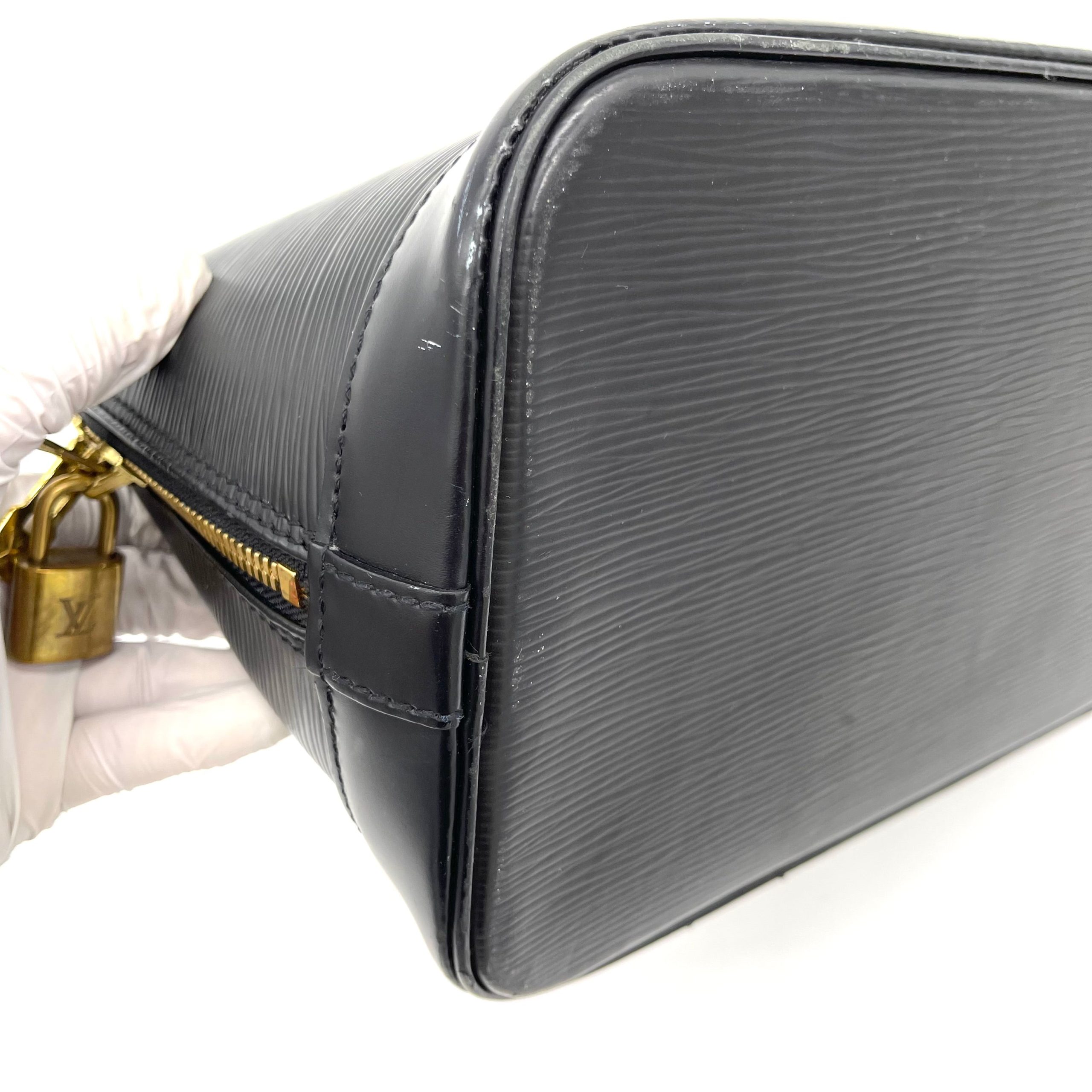 LOUIS VUITTON Epi Alma PM Black