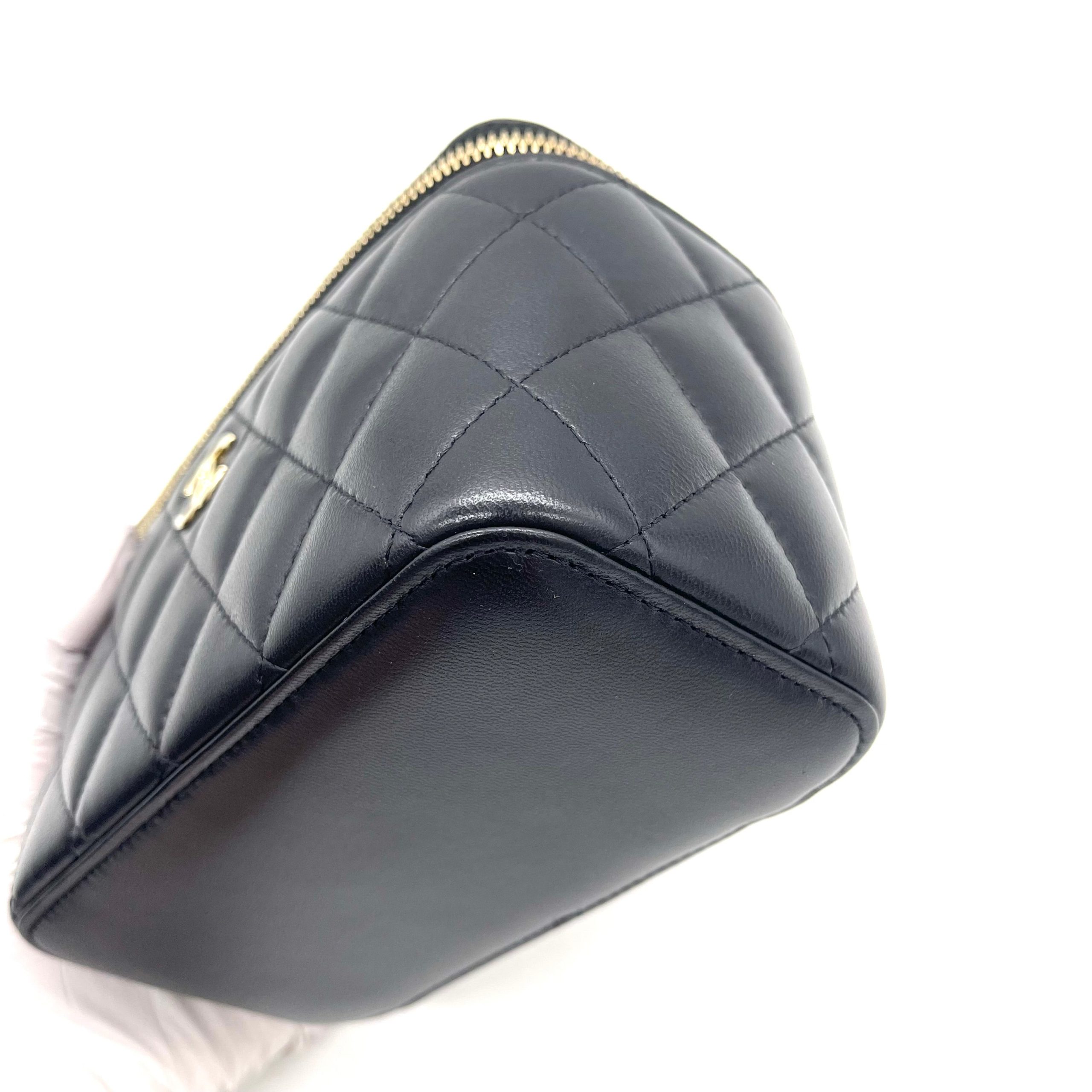 CHANEL Lambskin Quilted Small Top Handle Vanity Case with Chain – Black