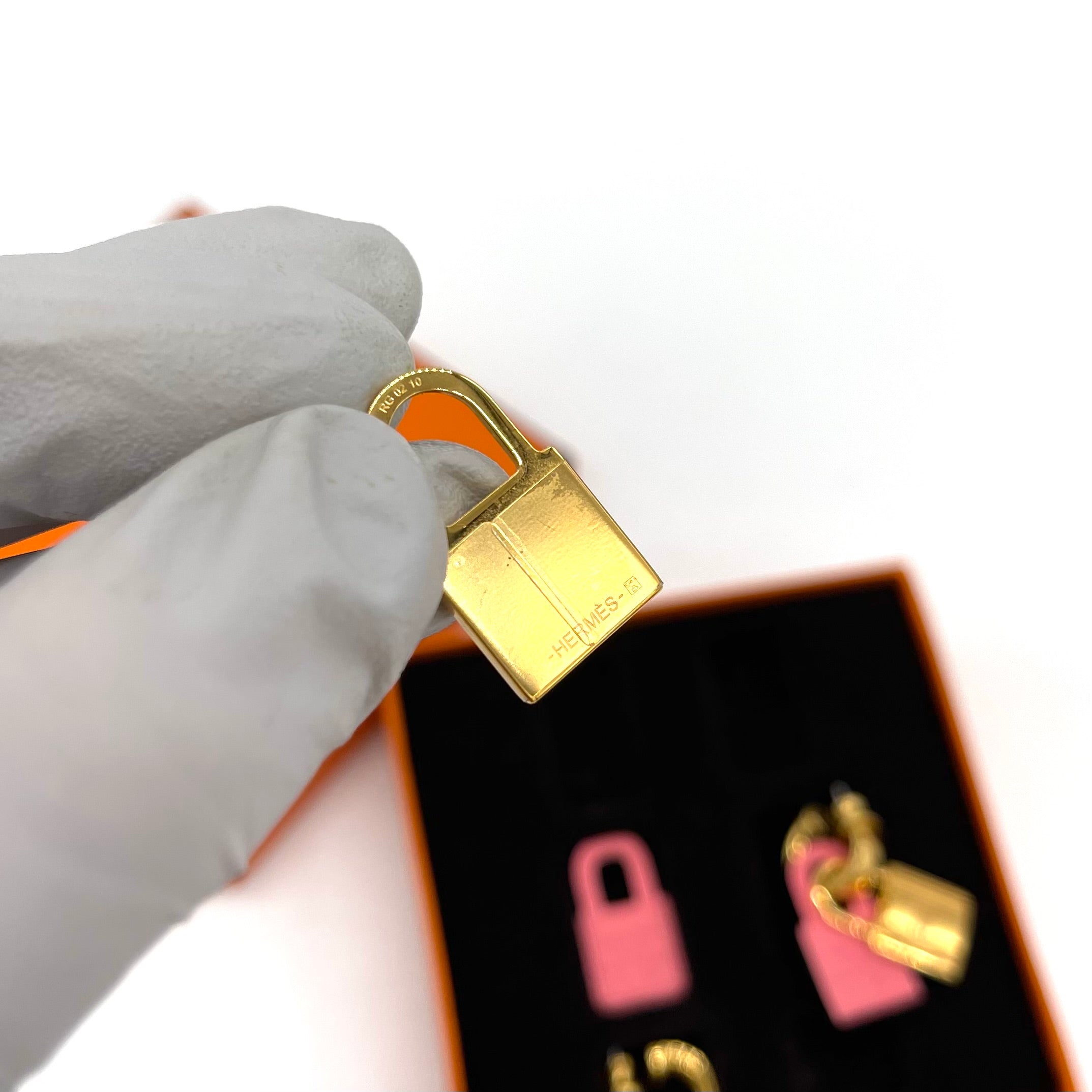 HERMES Swift O'Kelly Earrings Pink