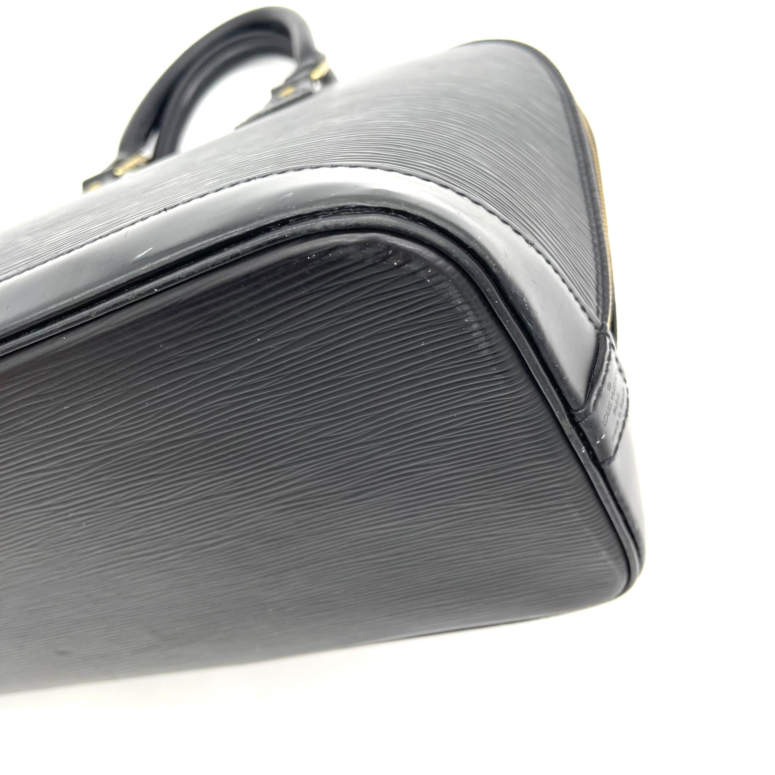 LOUIS VUITTON Epi Alma PM Black