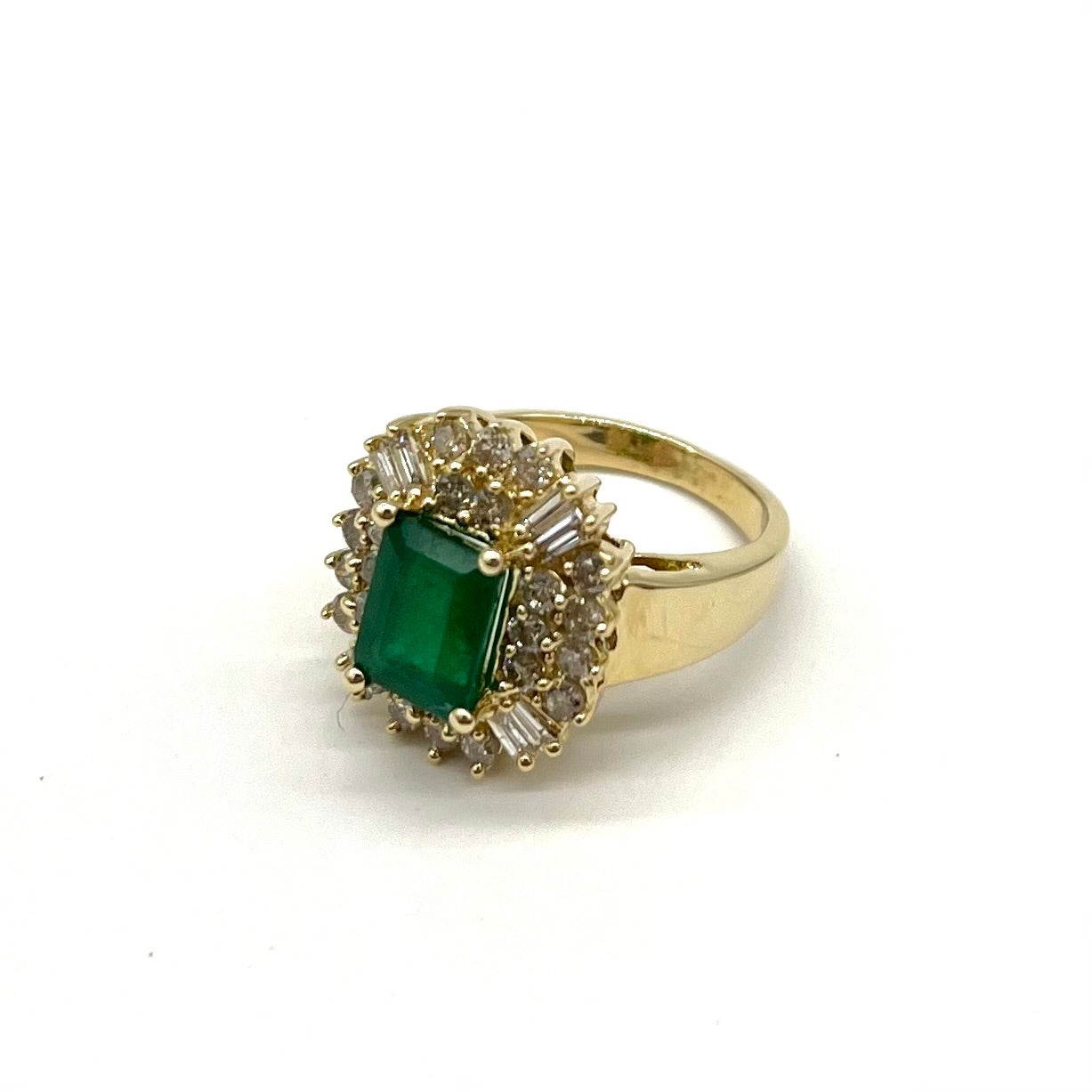 14k Yellow Gold Emerald Diamonds Ring