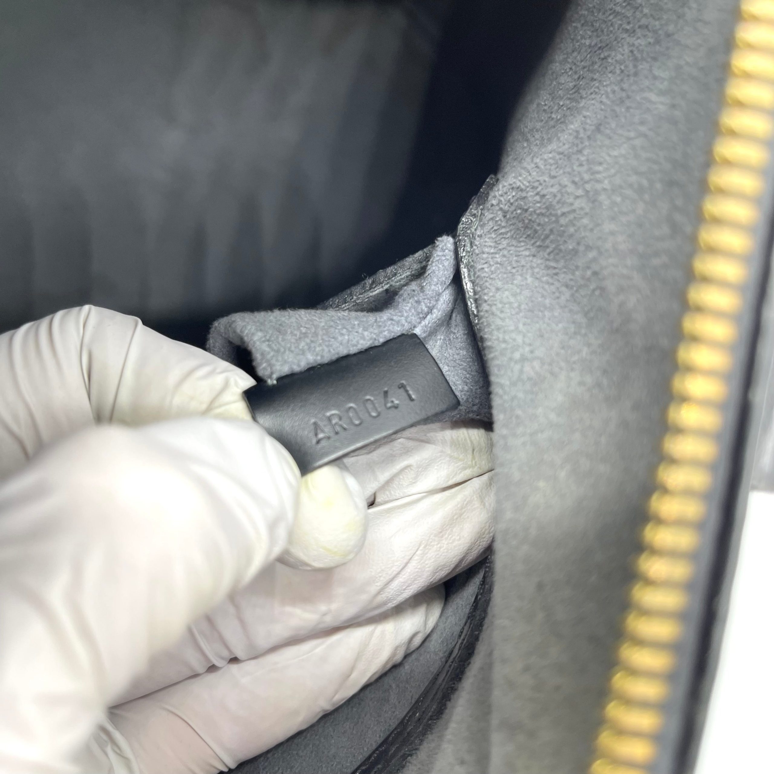 LOUIS VUITTON Epi Alma PM Black