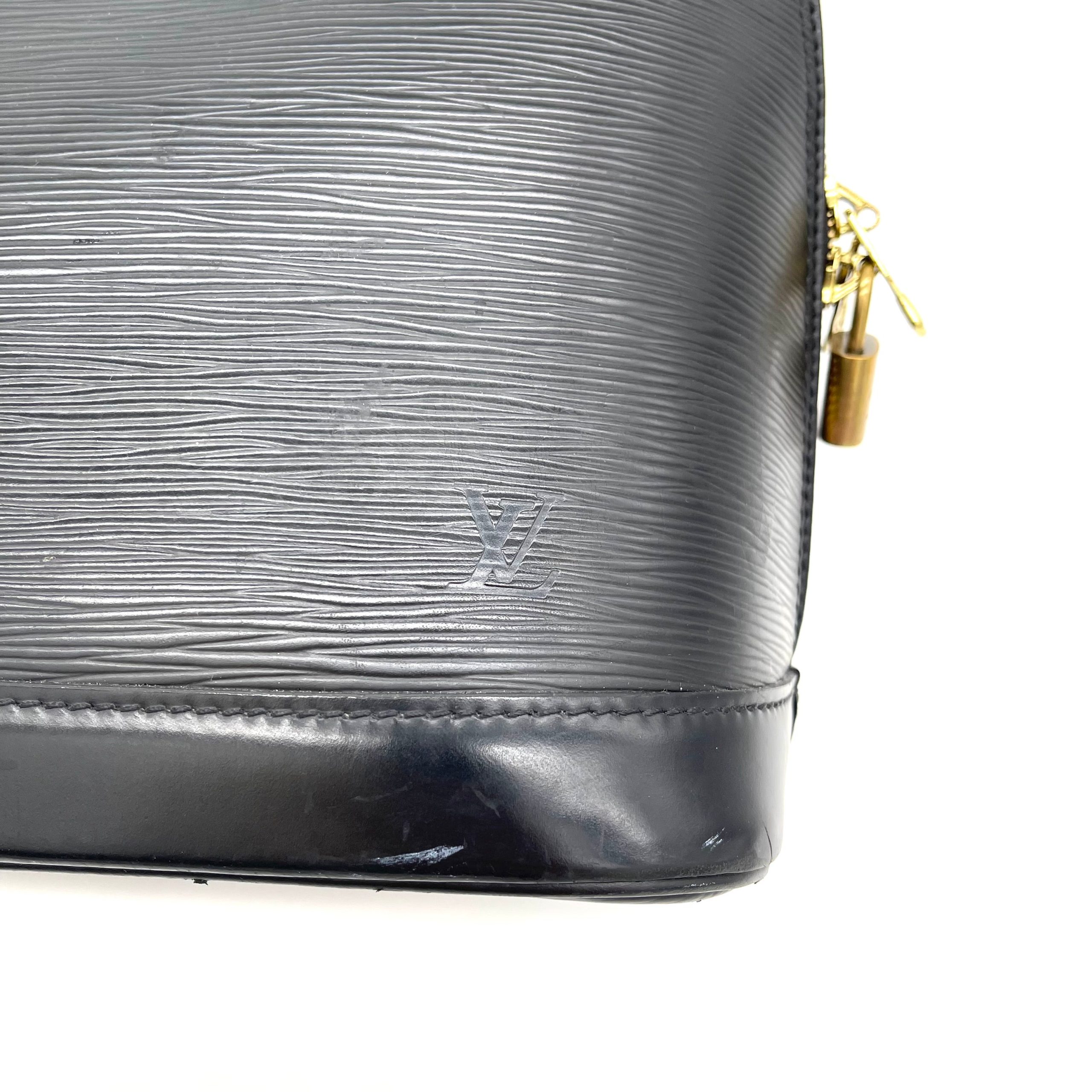 LOUIS VUITTON Epi Alma PM Black