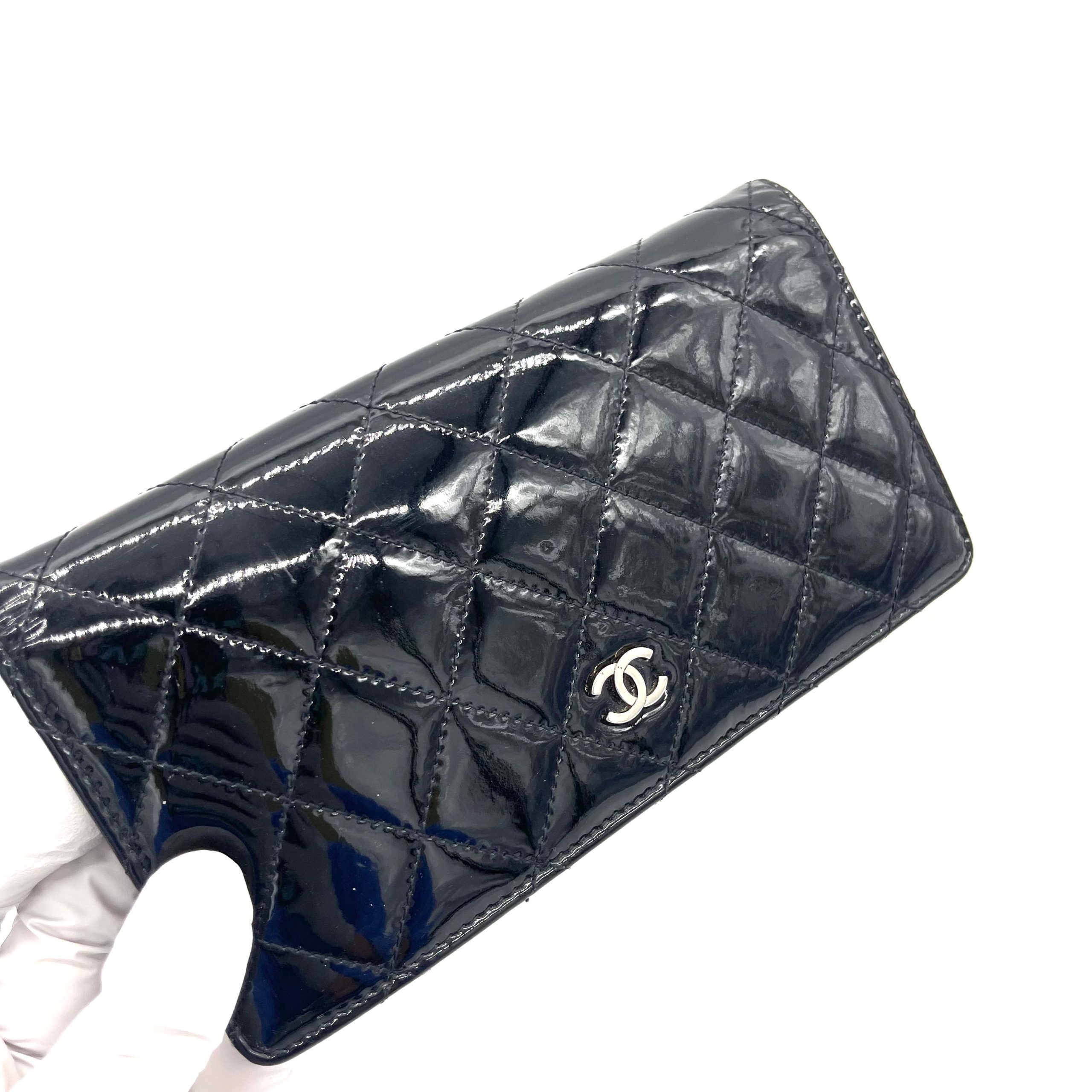 CHANEL Patent Calfskin Quilted Yen Wallet – Black