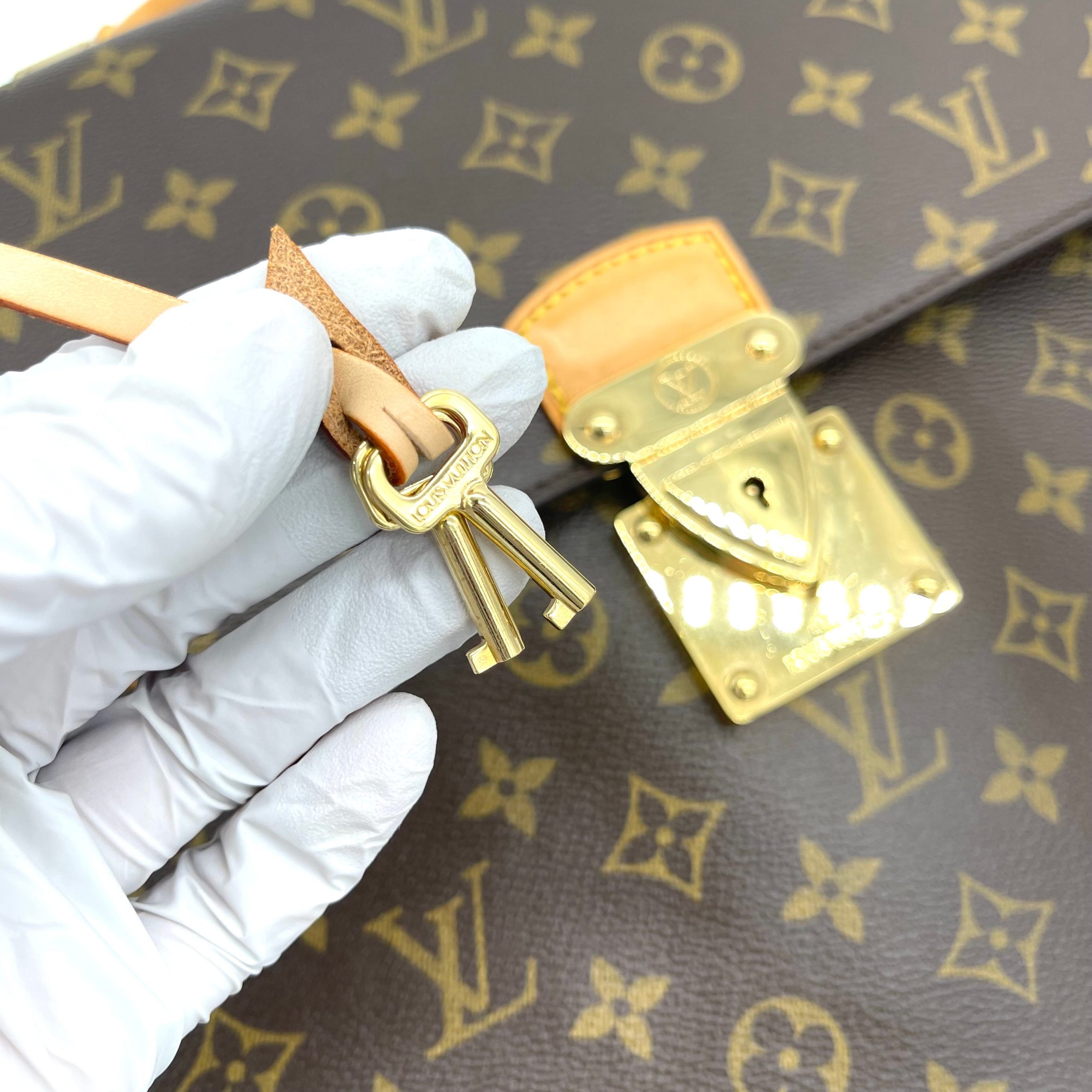 LOUIS VUITTON Monogram Canvas Robusto 1 Compartment Briefcase