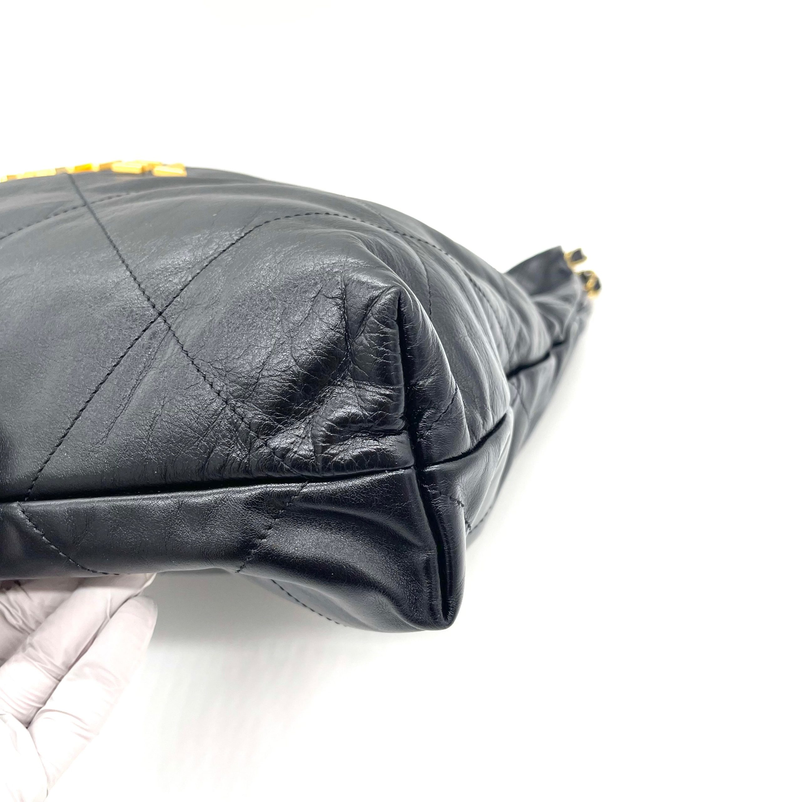 CHANEL Shiny Calfskin Quilted Chanel 22 Bag Medium Black