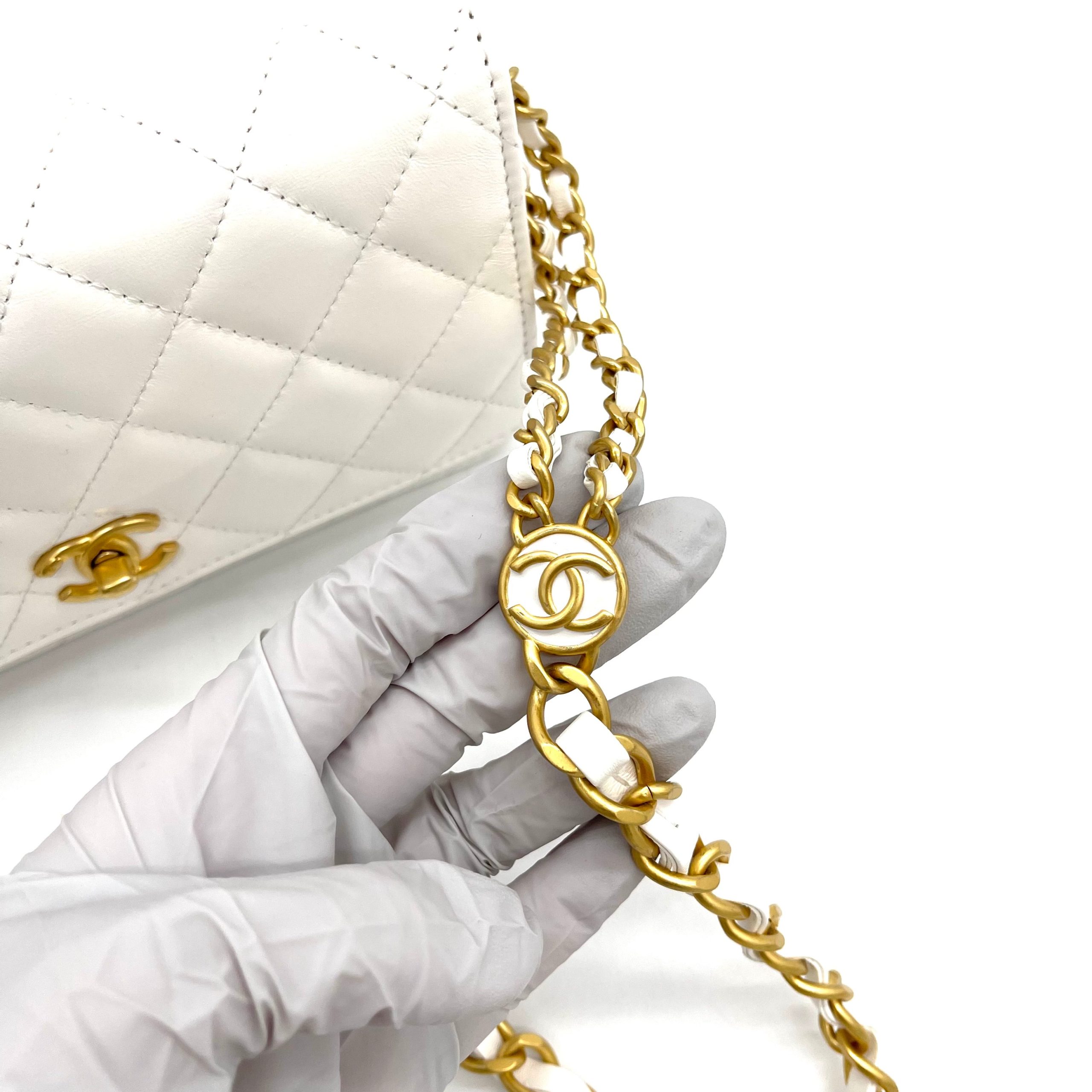 [NEW]CHANEL WALLET ON CHAIN
Shiny Crumpled Calfskin Resin&Gold Metal White