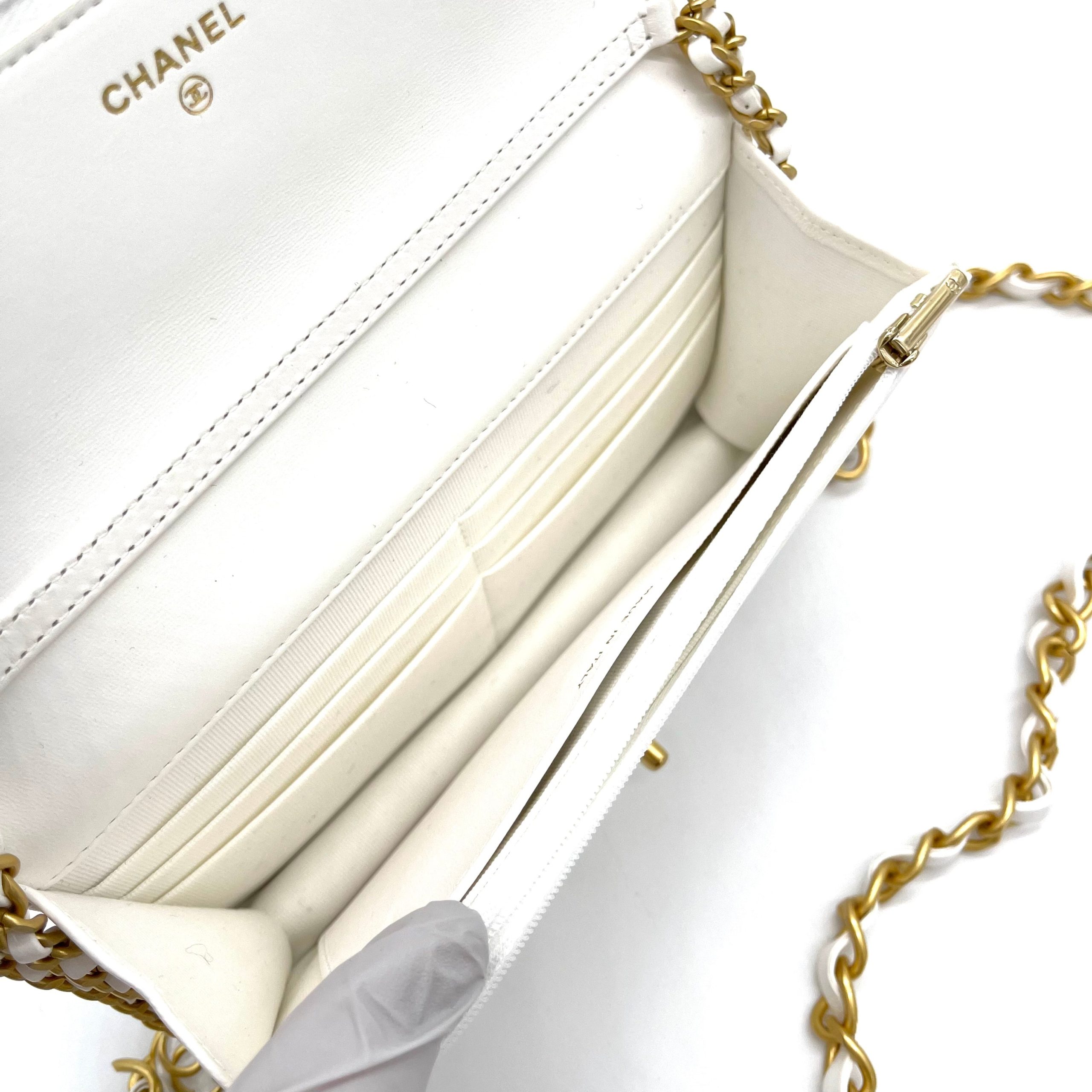 [NEW]CHANEL WALLET ON CHAIN
Shiny Crumpled Calfskin Resin&Gold Metal White
