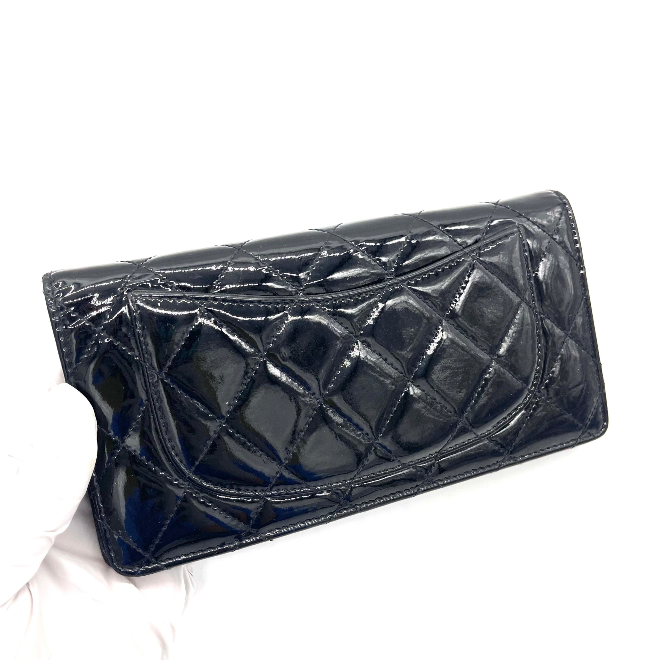 CHANEL Patent Calfskin Quilted Yen Wallet – Black