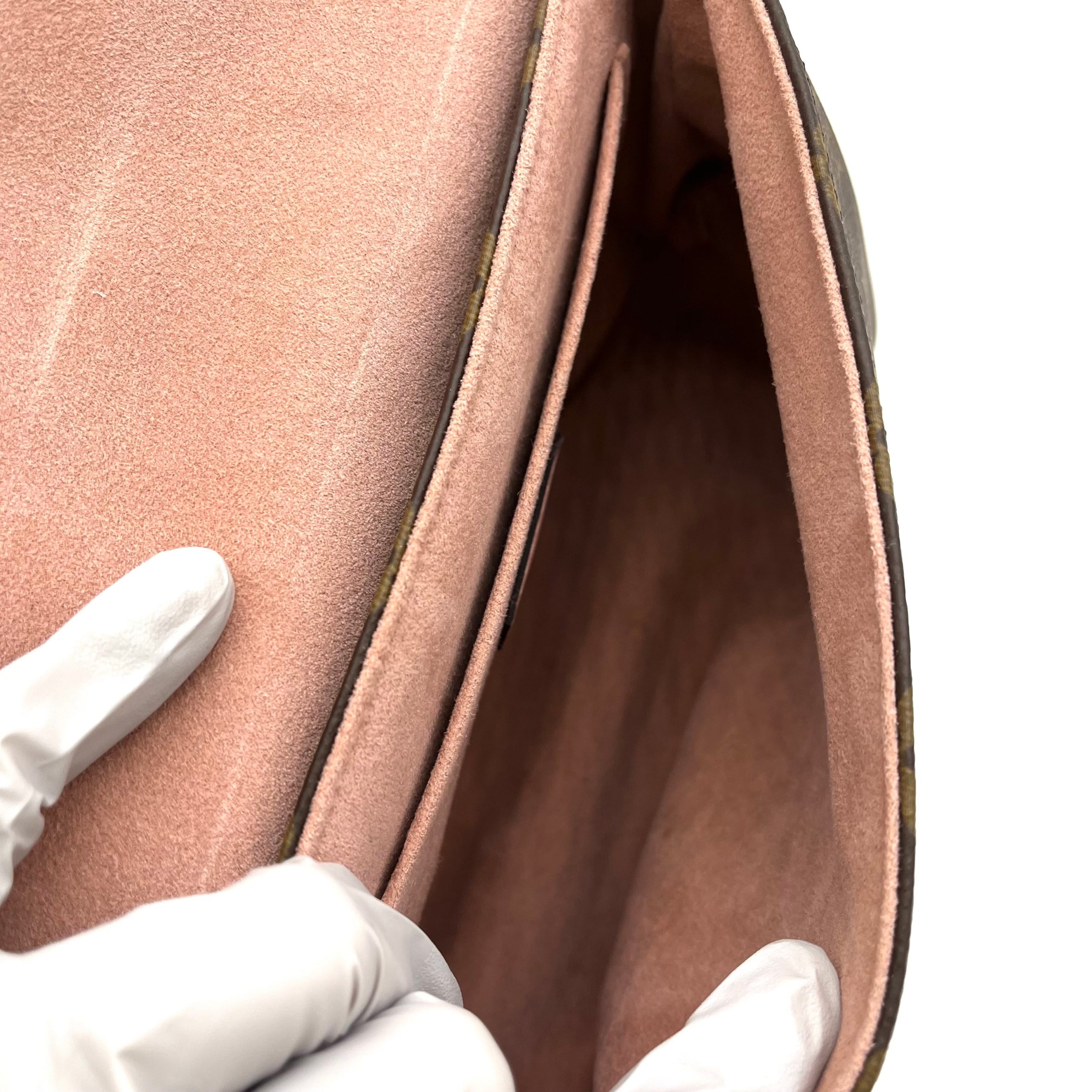 Louis Vuitton Monogram Locky BB Rose Poudre