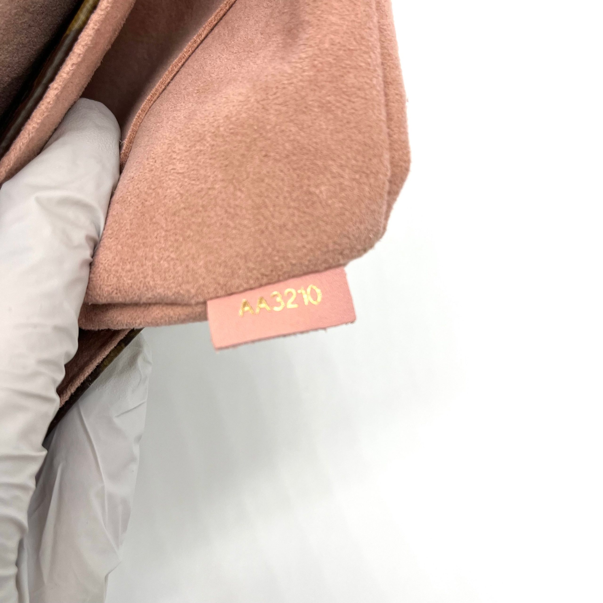 Louis Vuitton Monogram Locky BB Rose Poudre