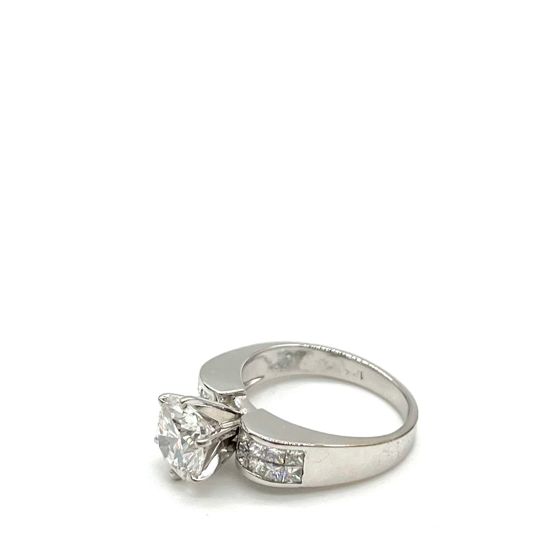 18K White Gold with 1.87 Carat Natural Diamond Ring