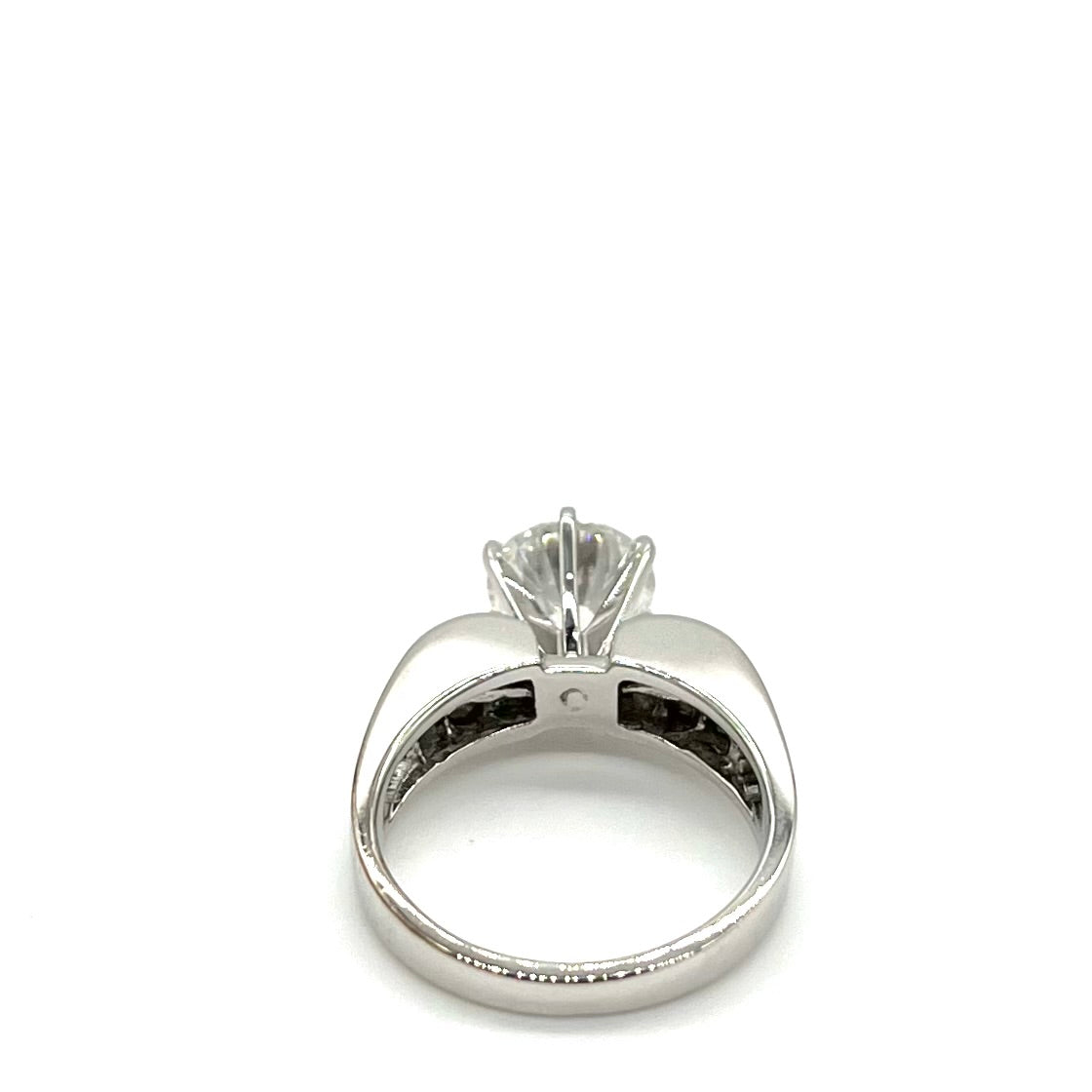 18K White Gold with 1.87 Carat Natural Diamond Ring