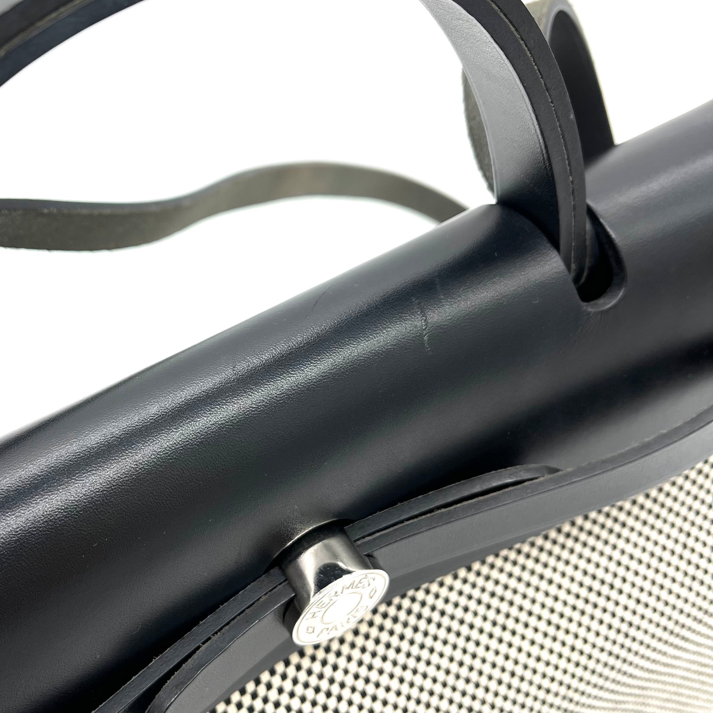 HERMES Vache Hunter Criss Viking Herbag Zip Retourne 31 PM Ecru Black