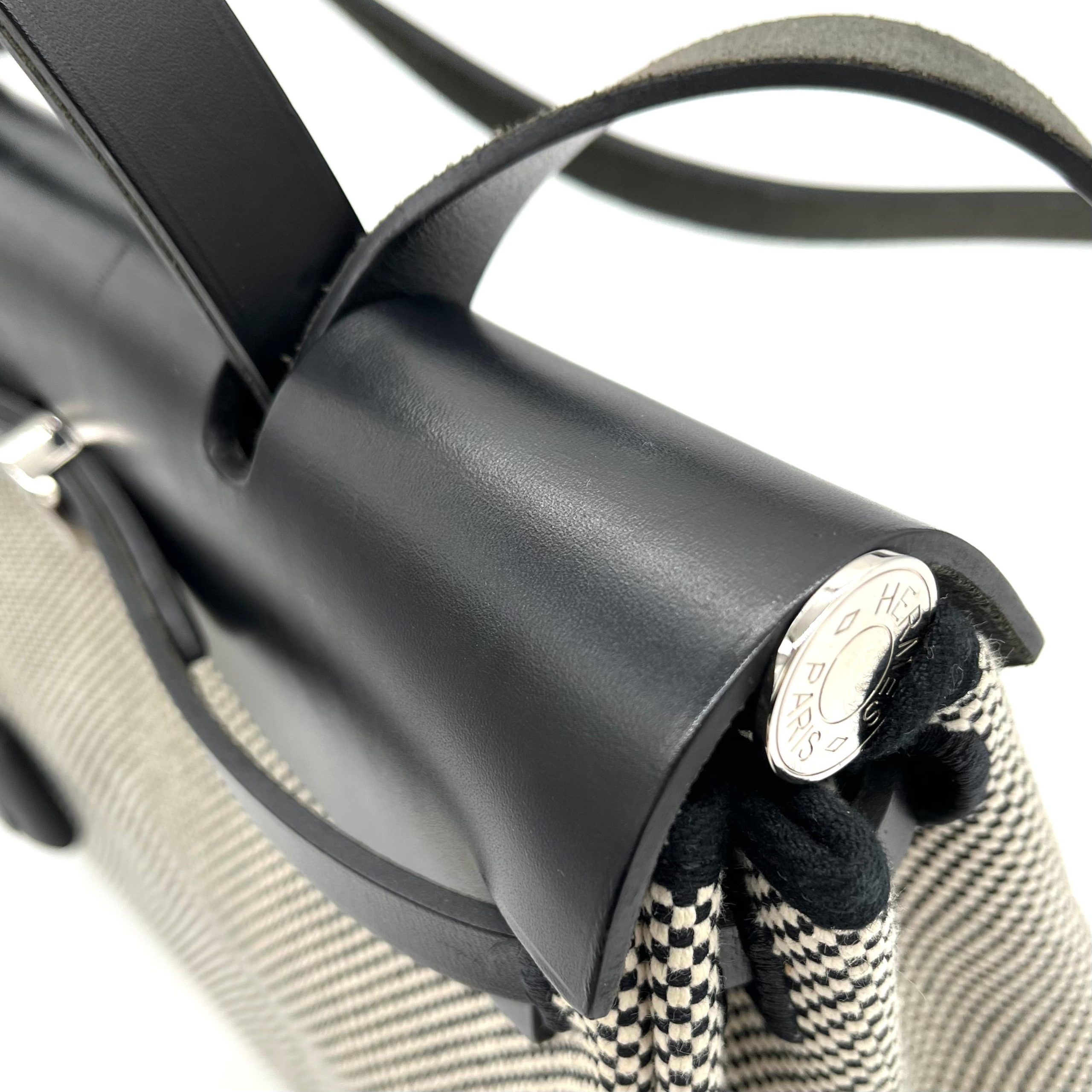 HERMES Vache Hunter Criss Viking Herbag Zip Retourne 31 PM Ecru Black