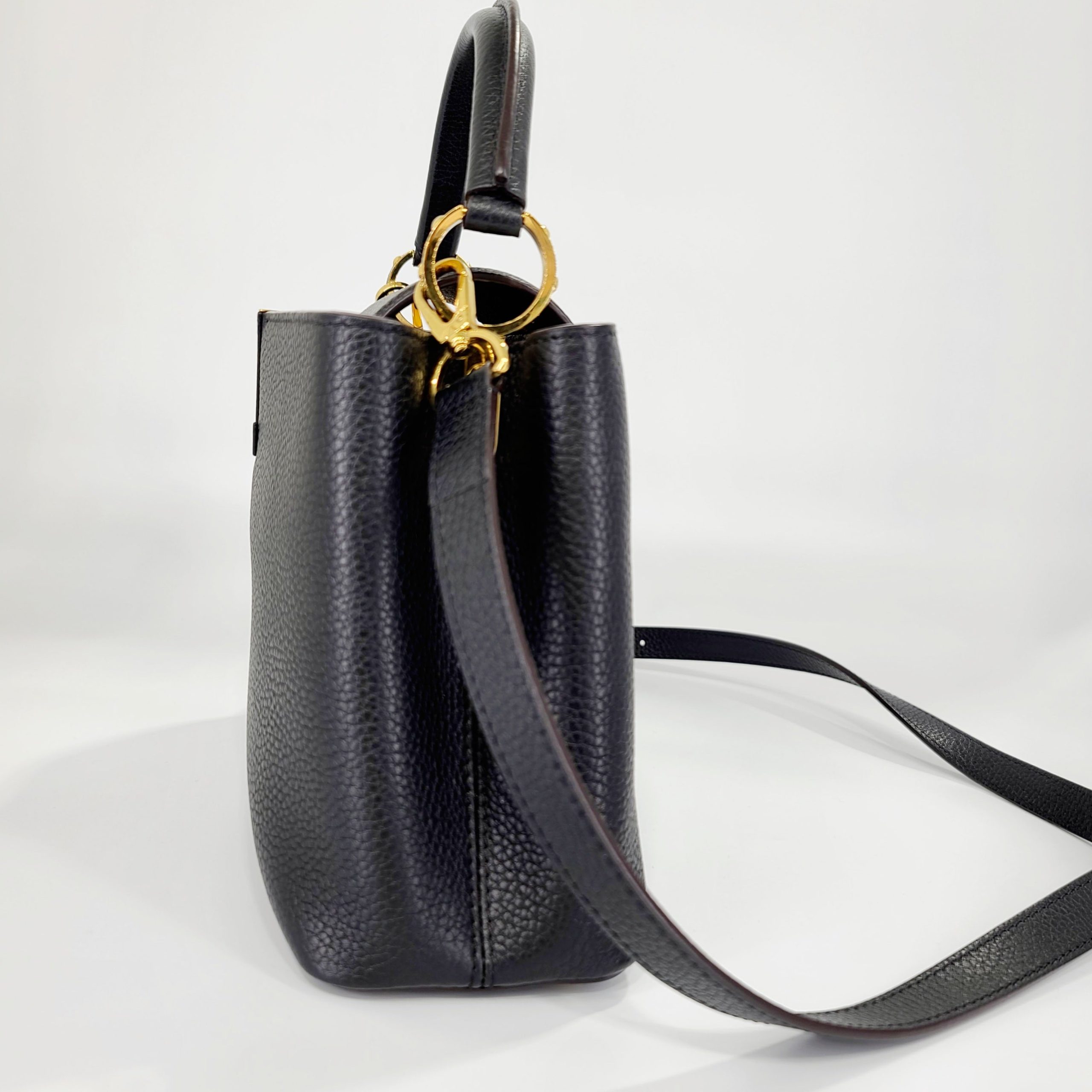 Almost Brand New Louis Vuitton Capucines BB shoulder bag leather Gold hardware. Super luxurious, comes with dustbag, removable strap and box.