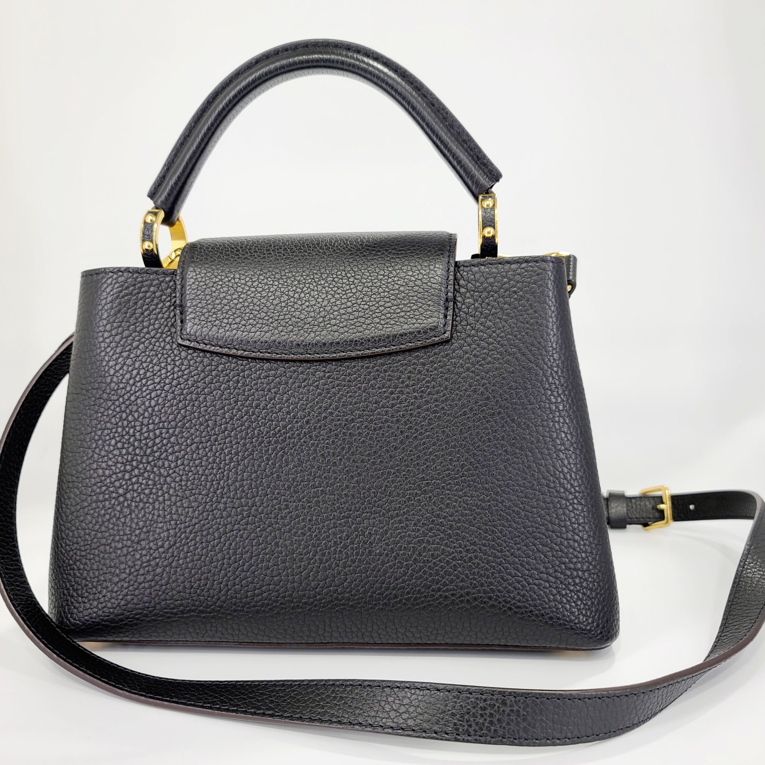 Almost Brand New Louis Vuitton Capucines BB shoulder bag leather Gold hardware. Super luxurious, comes with dustbag, removable strap and box.