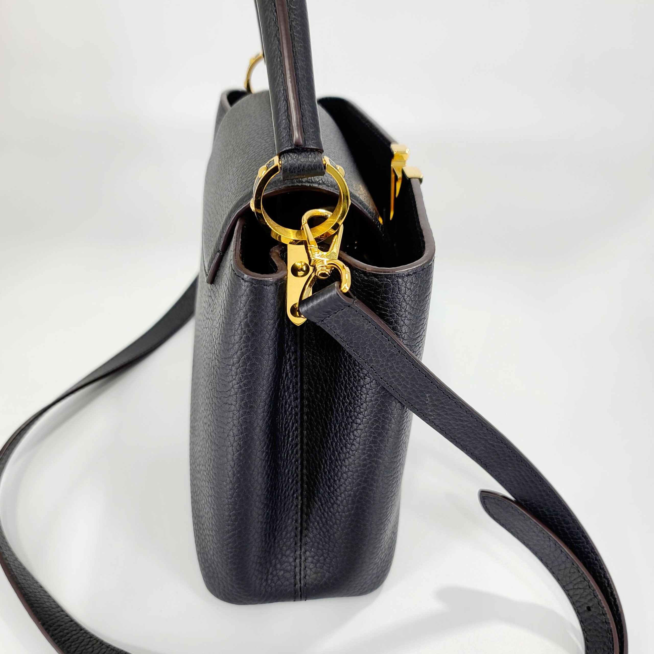 Almost Brand New Louis Vuitton Capucines BB shoulder bag leather Gold hardware. Super luxurious, comes with dustbag, removable strap and box.
