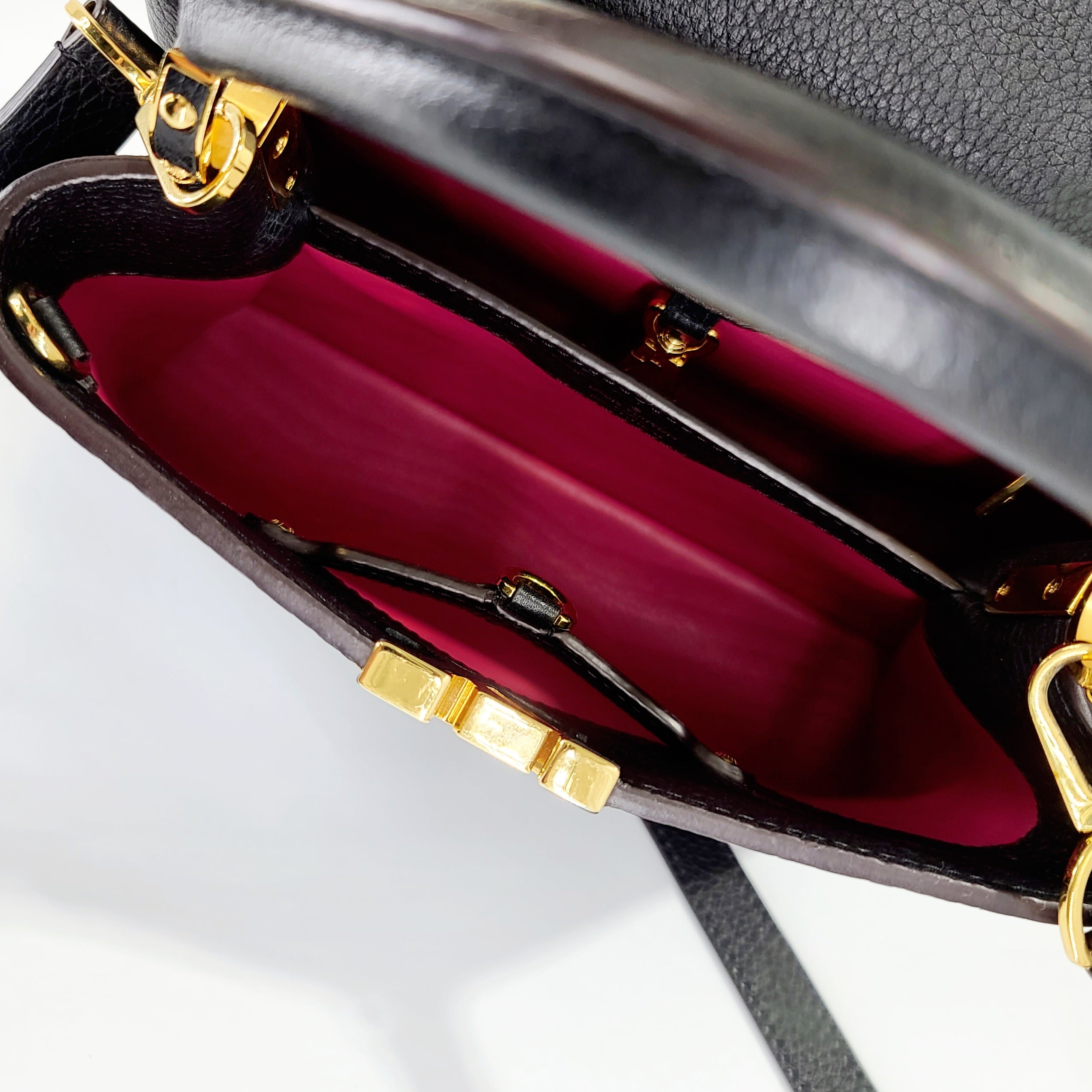 Almost Brand New Louis Vuitton Capucines BB shoulder bag leather Gold hardware. Super luxurious, comes with dustbag, removable strap and box.