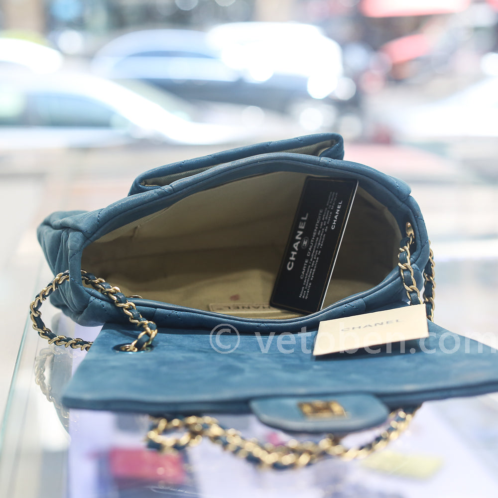 CHANEL Iridescent Calfskin Chic Quilt Small Flap