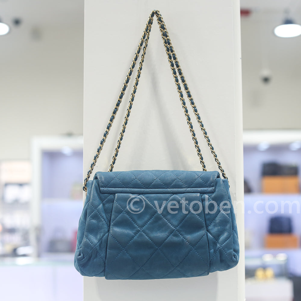 CHANEL Iridescent Calfskin Chic Quilt Small Flap