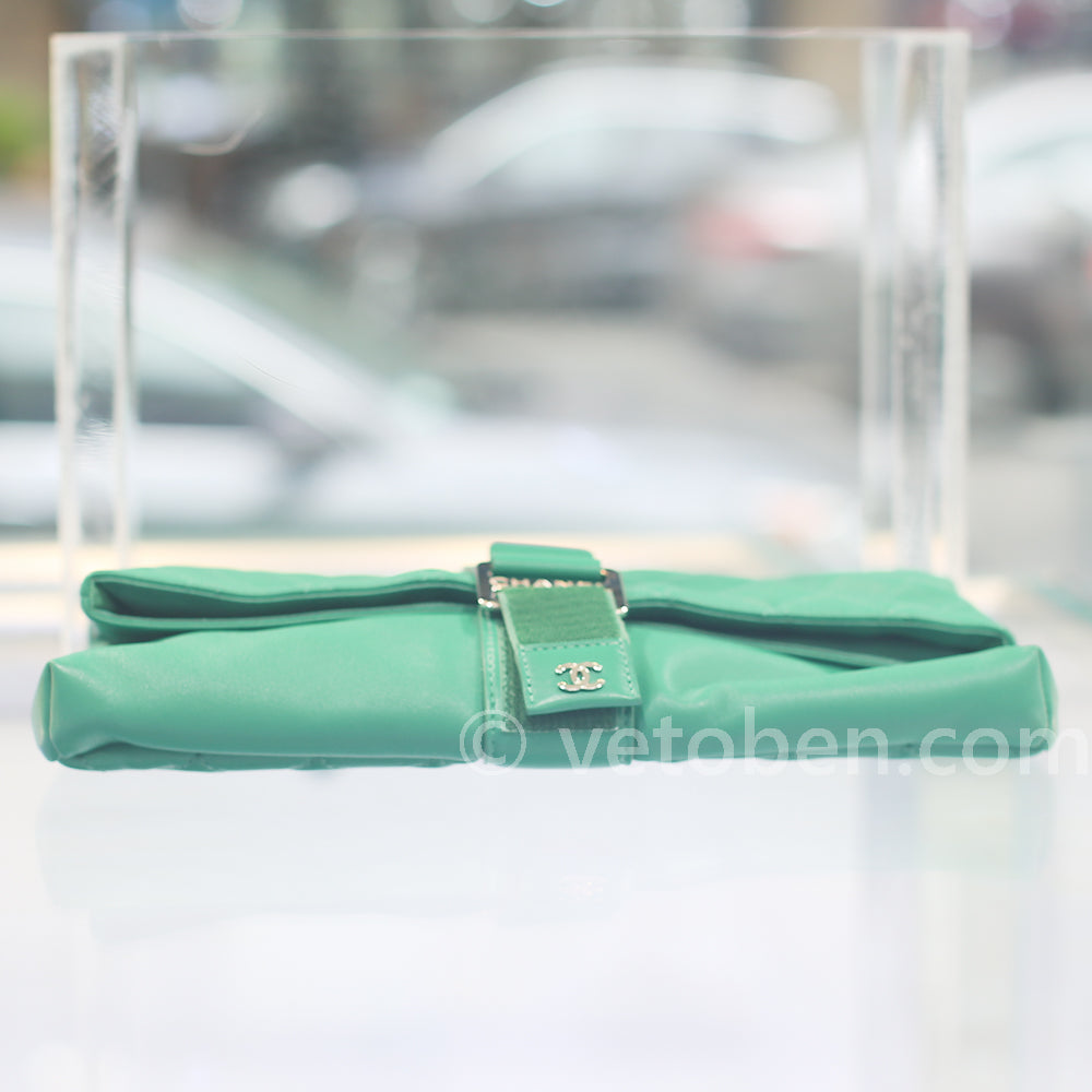 CHANEL Lambskin Quilted Grip Clutch 2017-2018