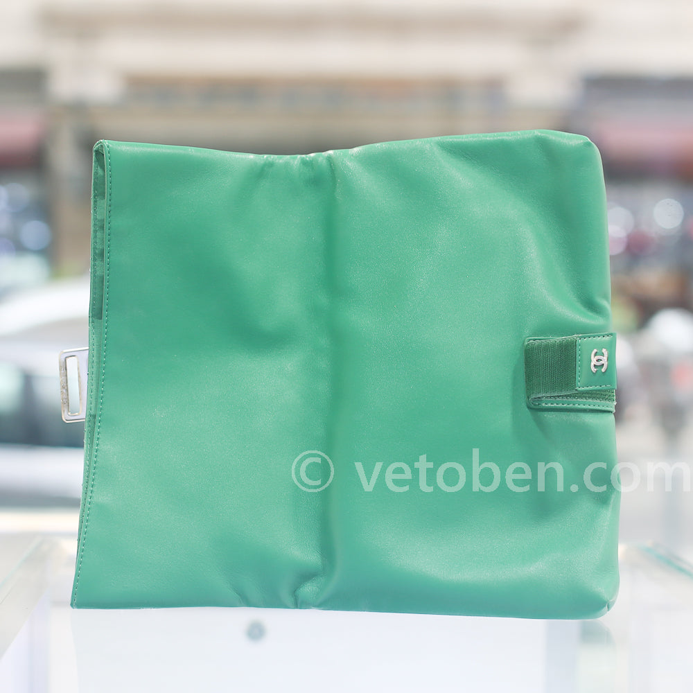 CHANEL Lambskin Quilted Grip Clutch 2017-2018