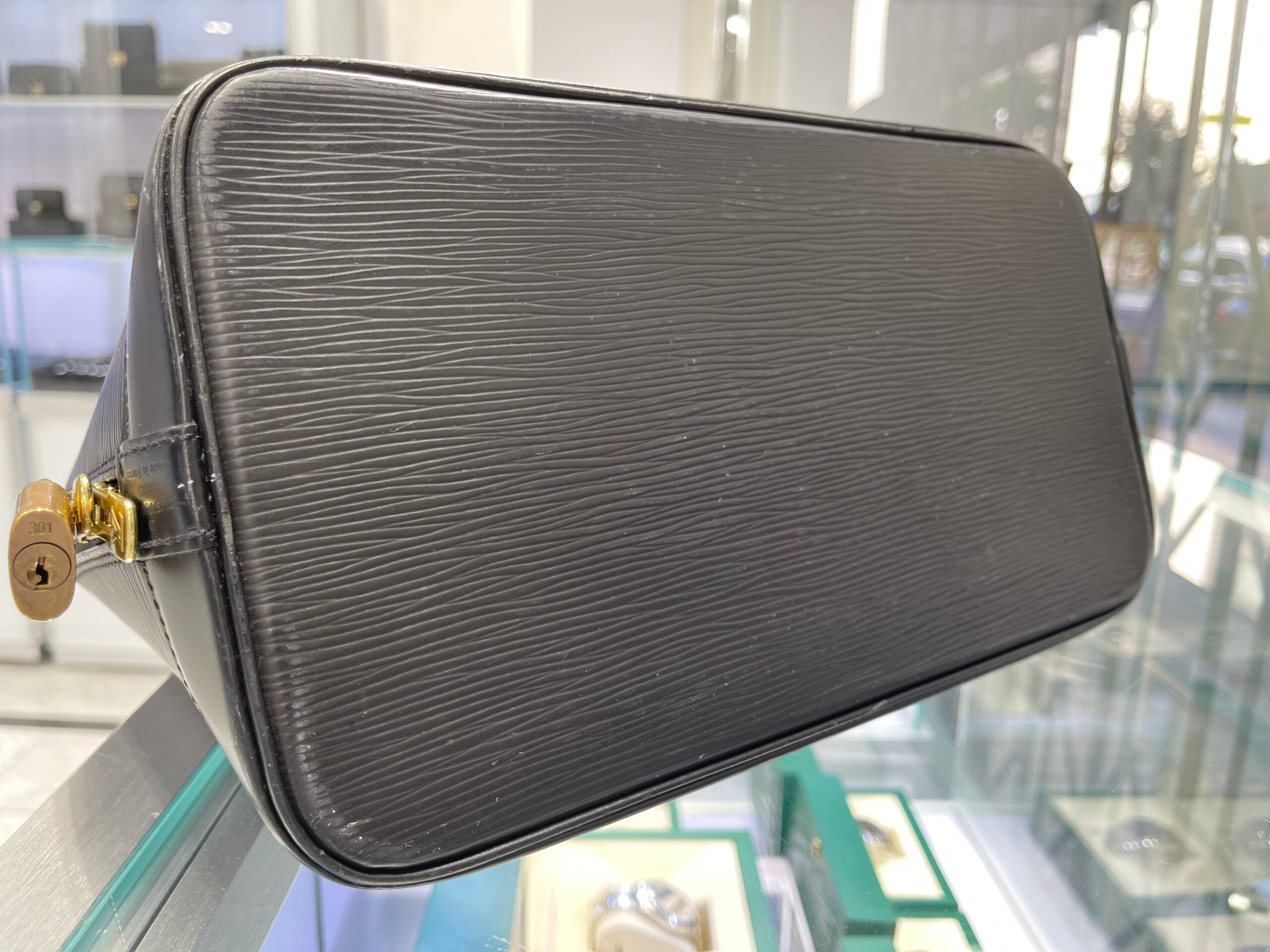 LOUIS VUITTON Epi Alma PM Black