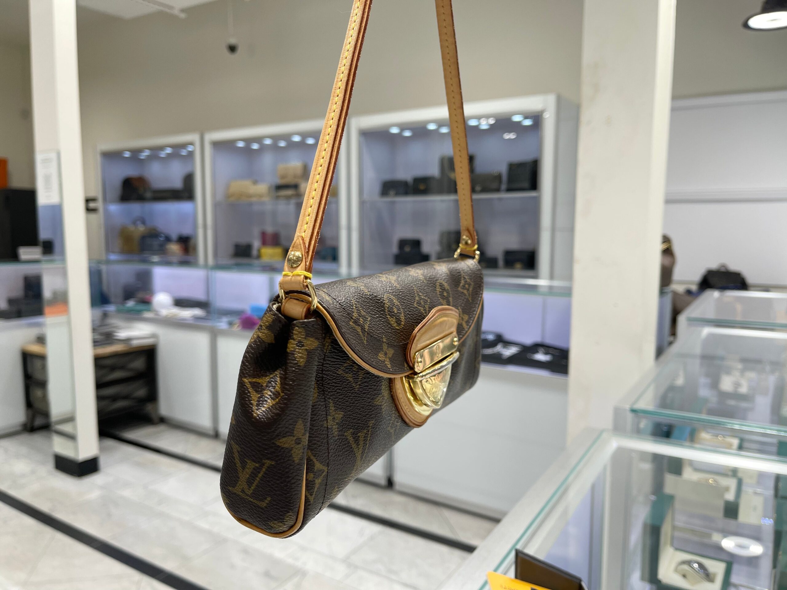 Louis Vuitton Pochette Beverly shoulder bag