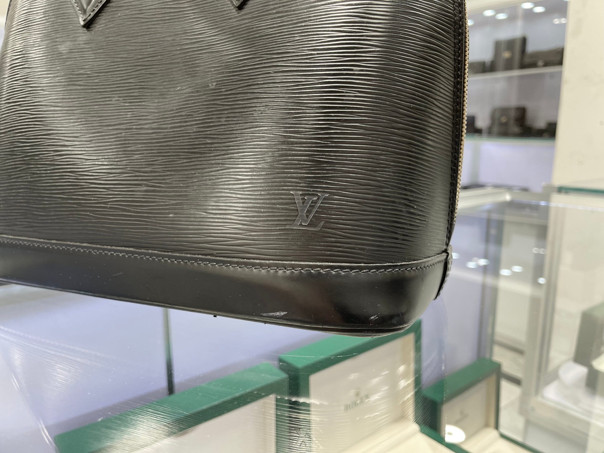 LOUIS VUITTON Epi Alma PM Black