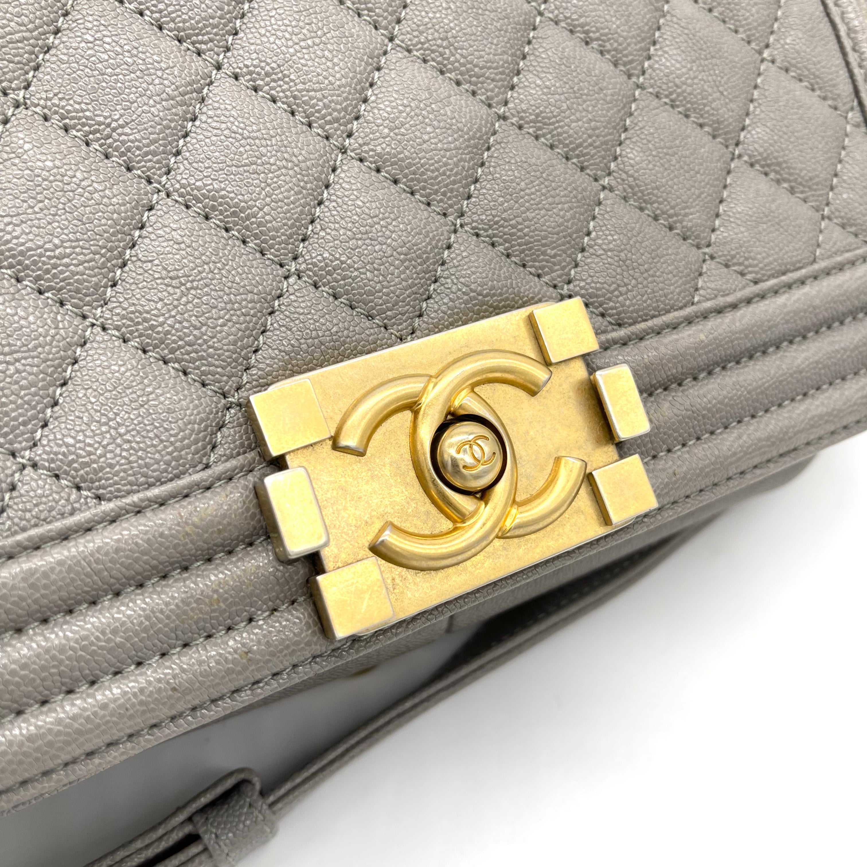 CHANEL Caviar Quilted Medium Boy Flap Gray 2018-2019