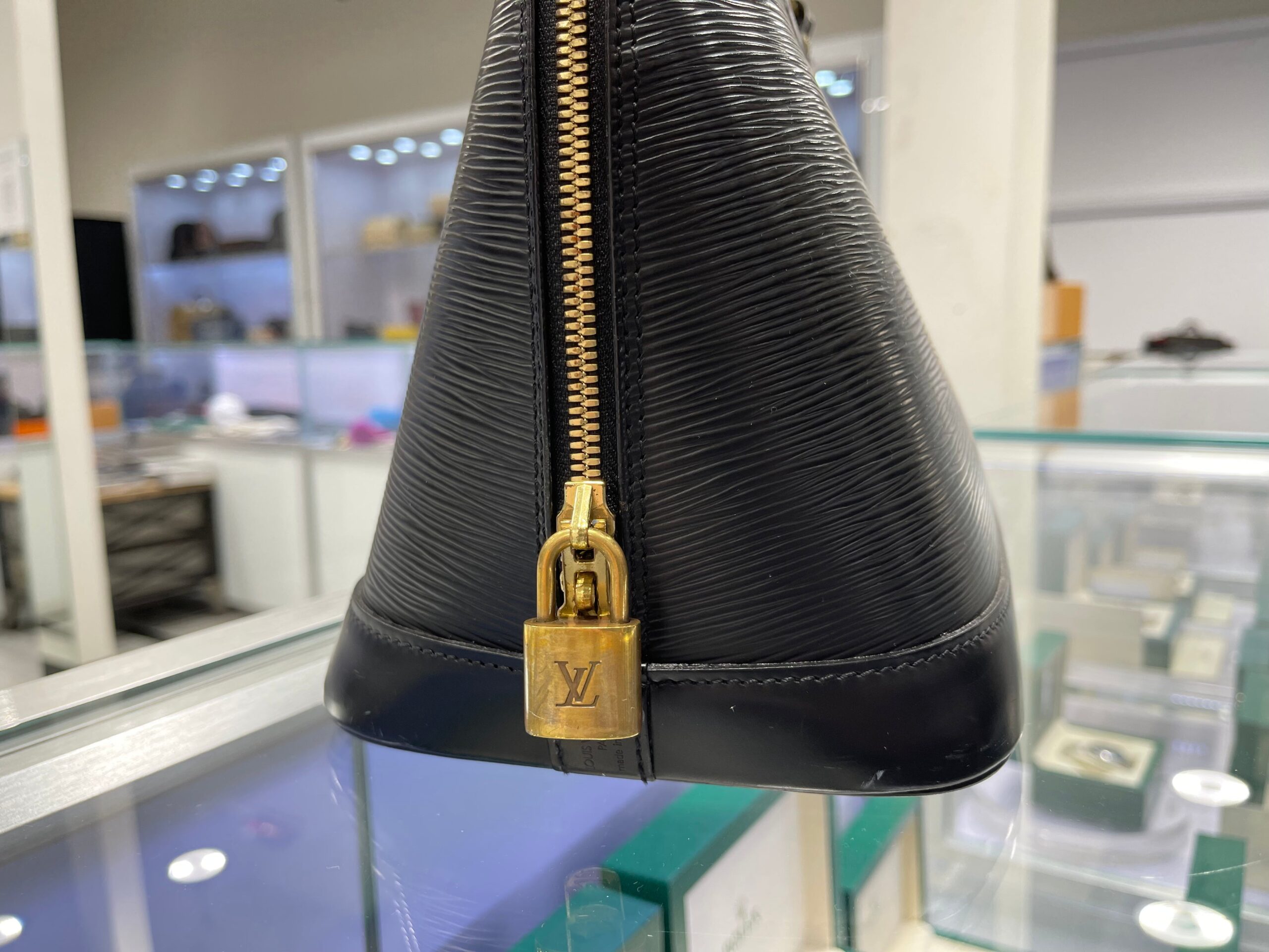 LOUIS VUITTON Epi Alma PM Black